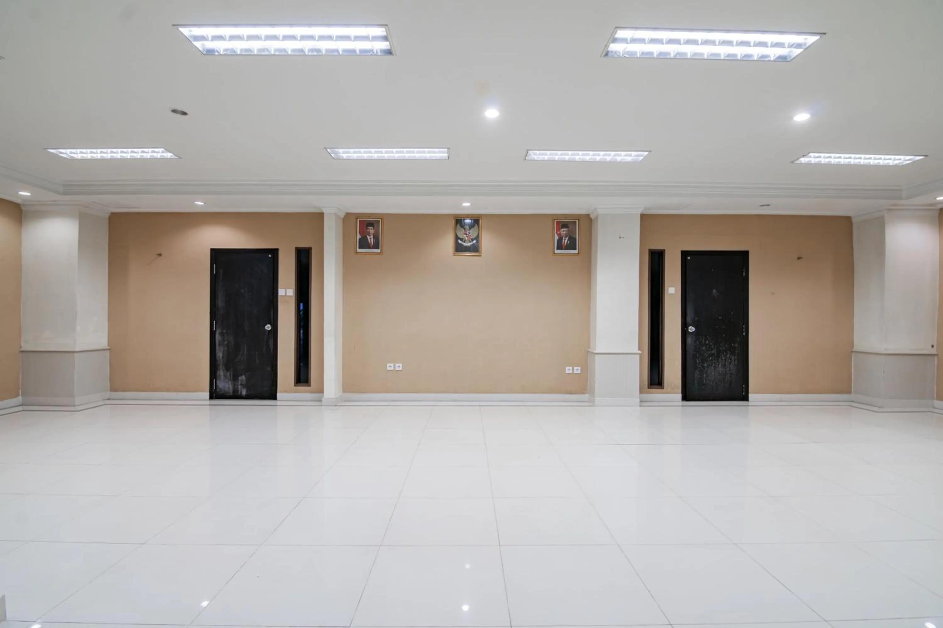 Business facilities in Collection O Senapelan Near Rsud Petala Bumi Formerly De Town Hotel