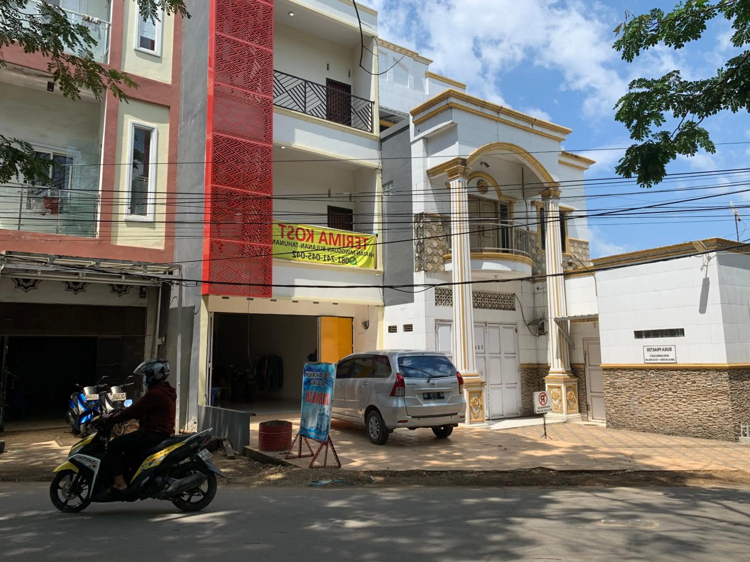Property building in Hotel O Pondok Akhmal 2 Near Kantor Desa Pattinoang