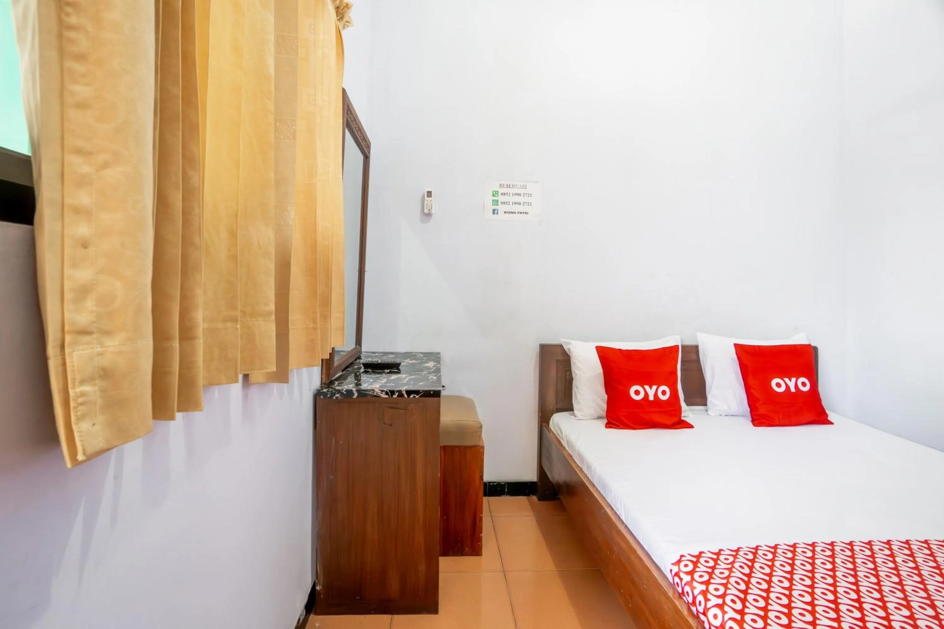 Bedroom, Bed in Hotel O Central Madiun Near Stasiun Kota Madiun