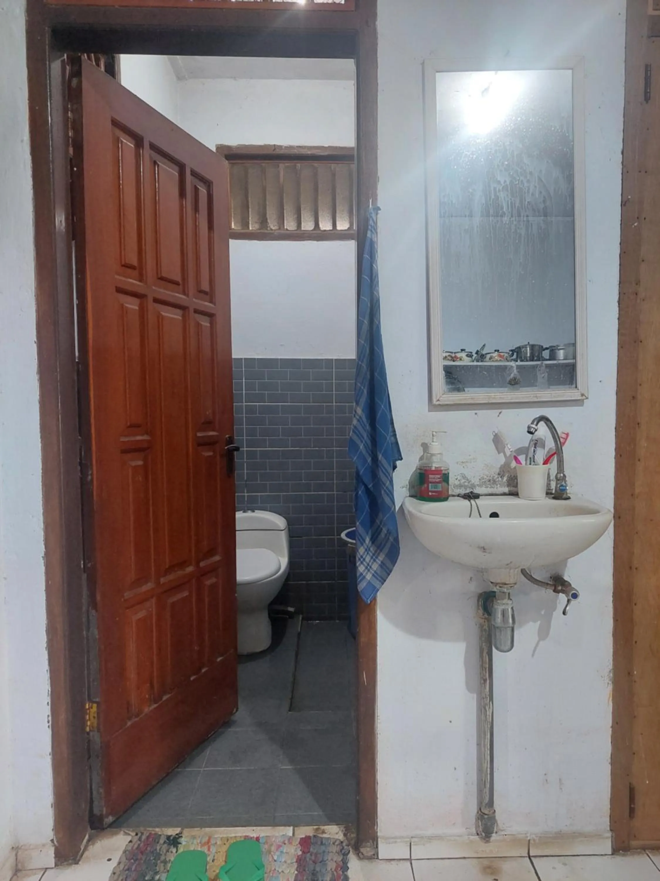 Shower in Chrisma Bed and Breakfast