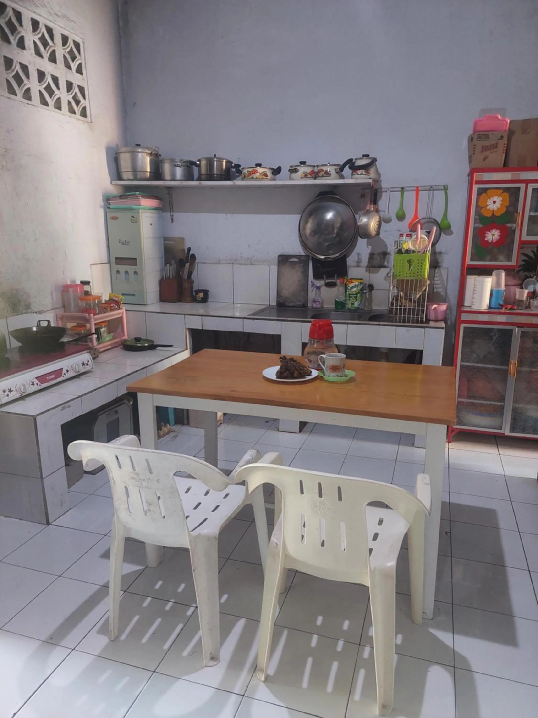 Kitchen or kitchenette in Chrisma Bed and Breakfast