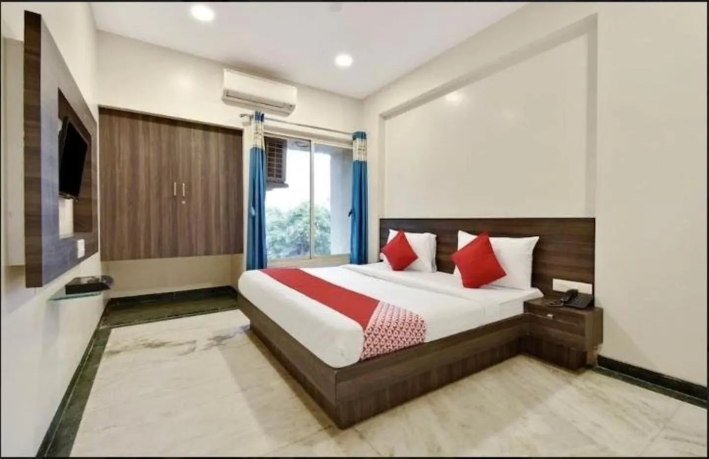 Bedroom, Bed in The Byke Suresh Plaza