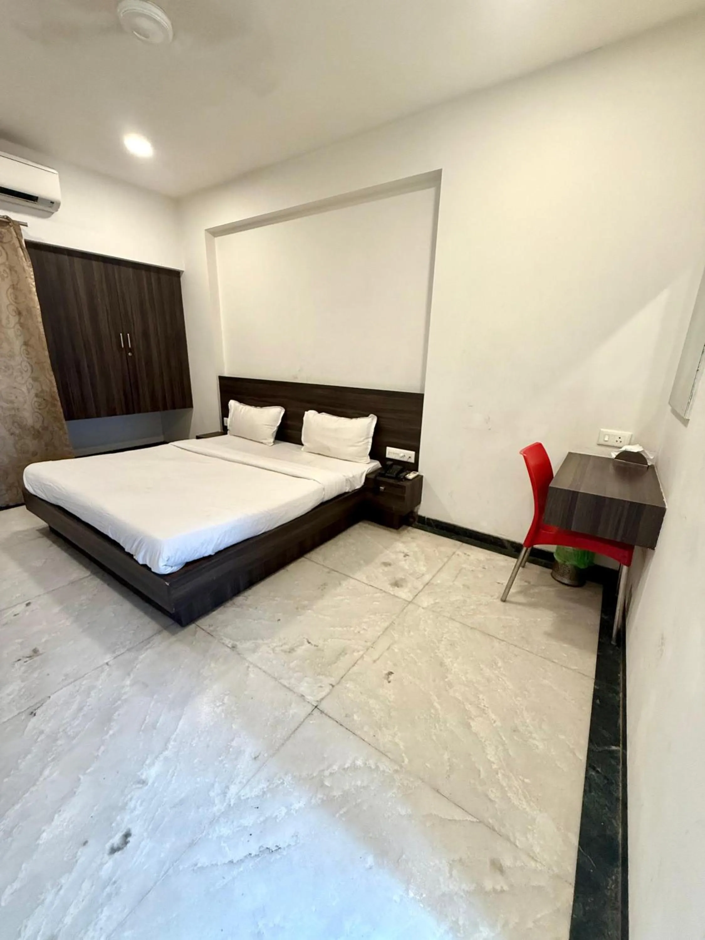 Bed in The Byke Suresh Plaza