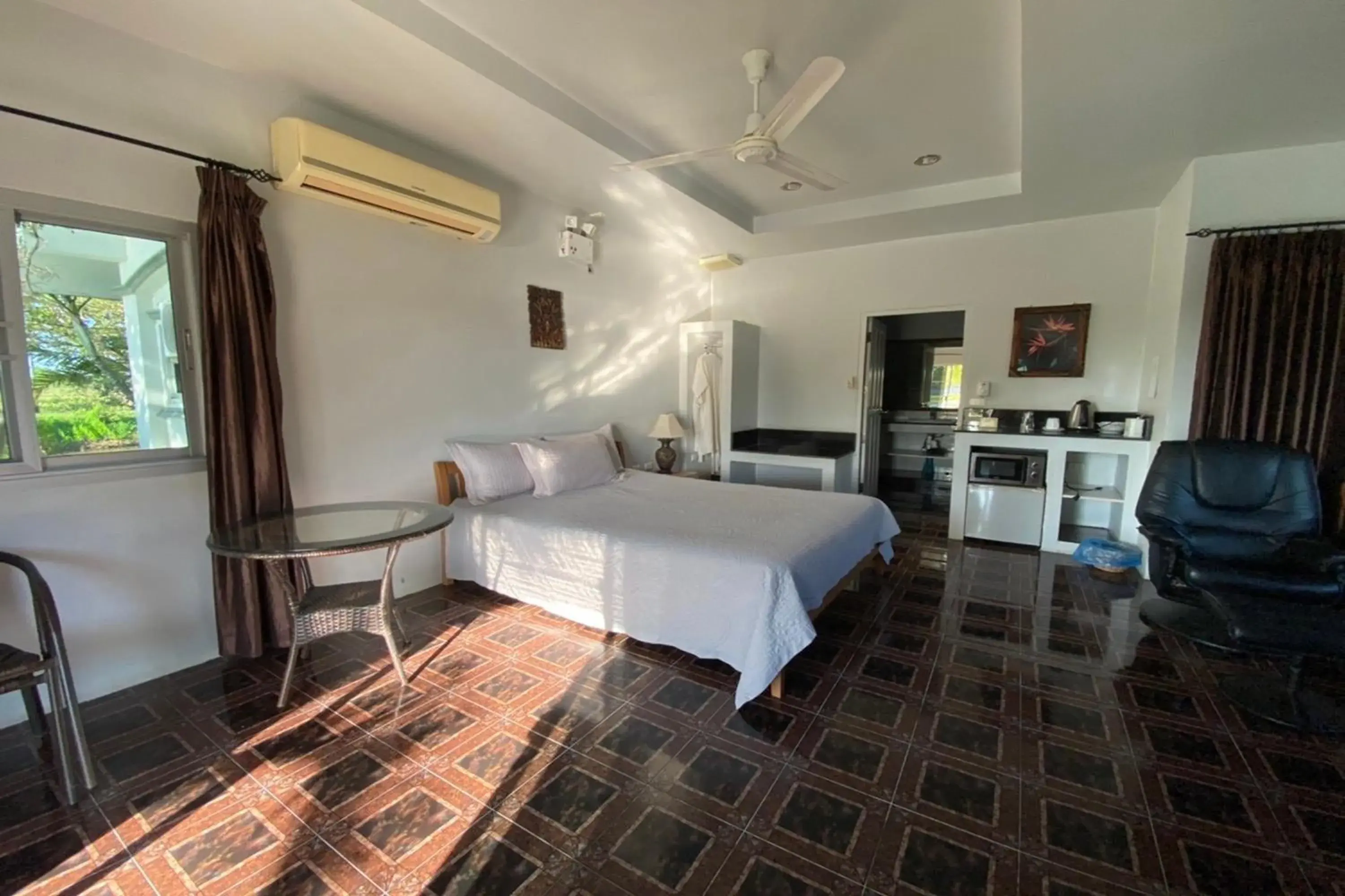 Deluxe Bungalow in Baan Sanuan Resort Deluxe Bungalow in Baan Sanuan Resort