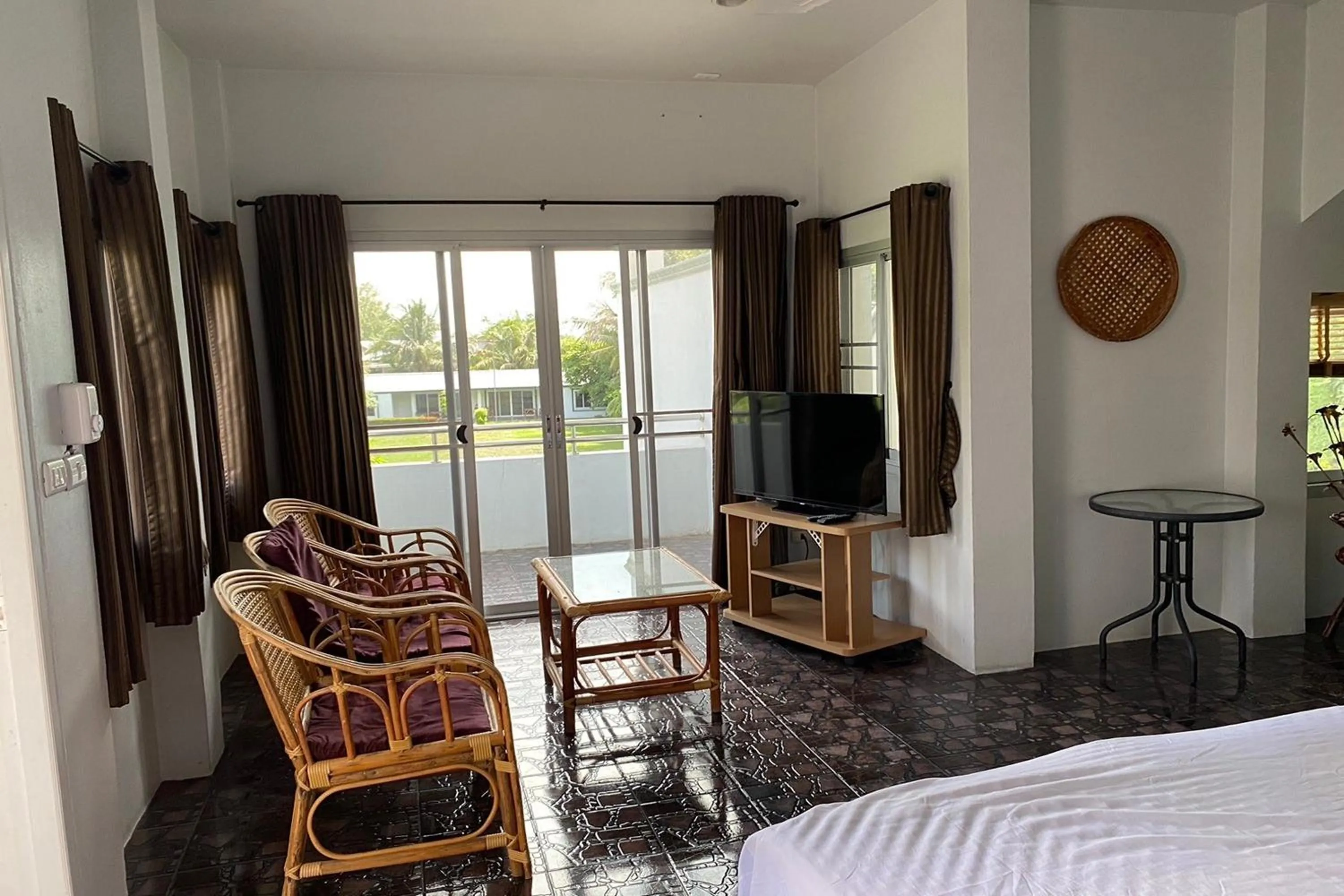 TV and multimedia, Bed in Baan Sanuan Resort