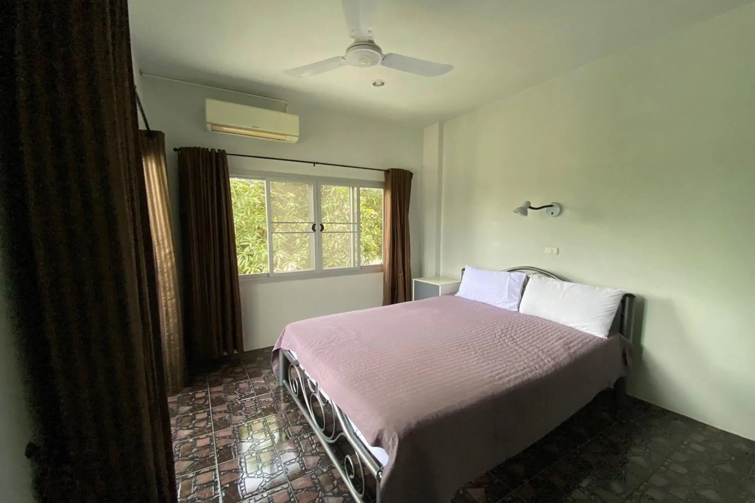 Executive Queen Room with Two Queen Beds in Baan Sanuan Resort Executive Queen Room with Two Queen Beds in Baan Sanuan Resort