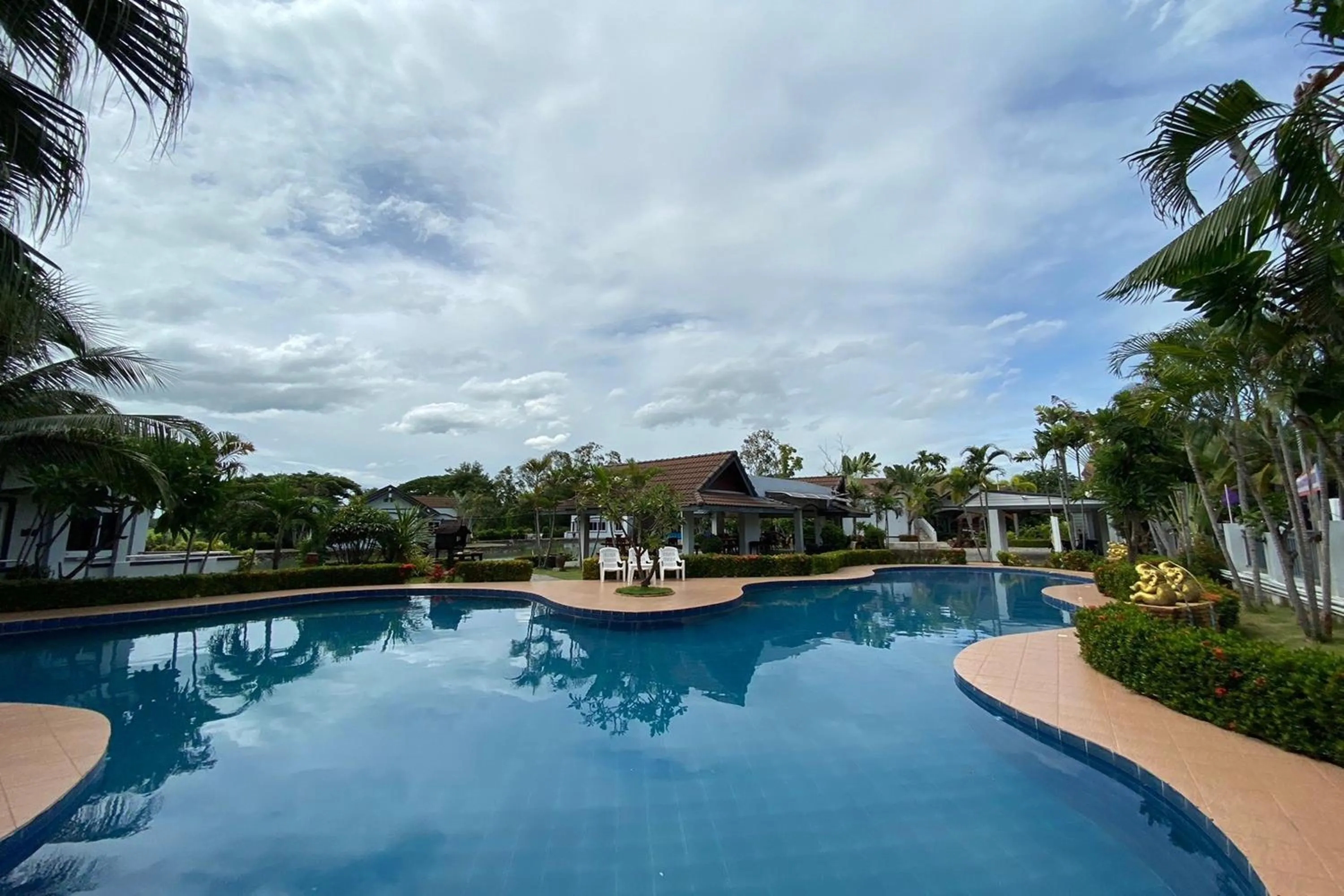 Swimming pool in Baan Sanuan Resort