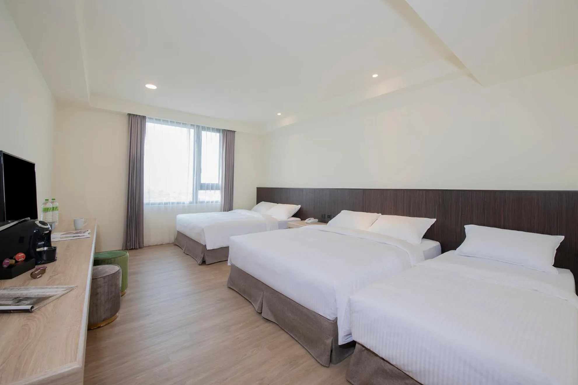 Photo of the whole room, Bed in Floramos Hotel