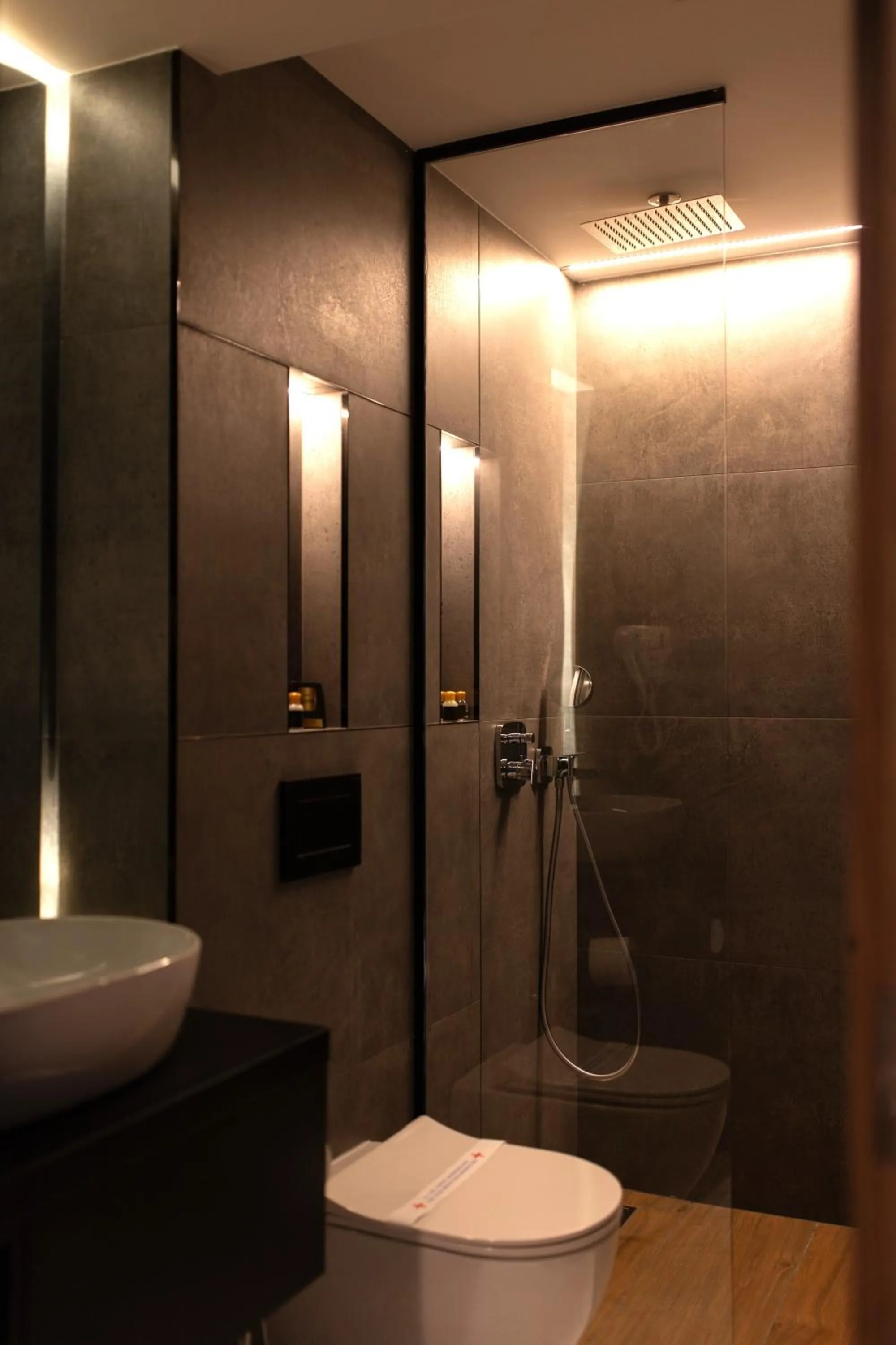 Bathroom in Lumière Hotel Pool & SPA