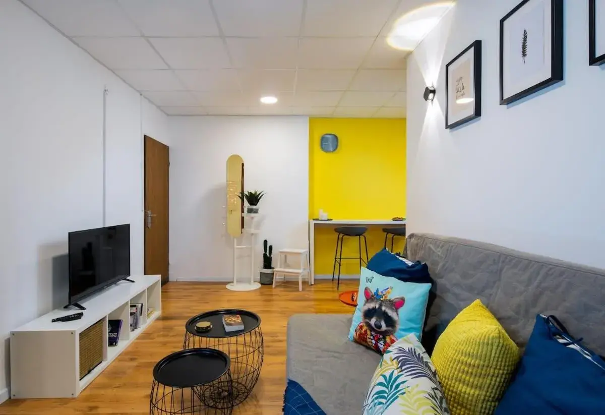 Colorful Apartment by the Beach Colorful Apartment by the Beach