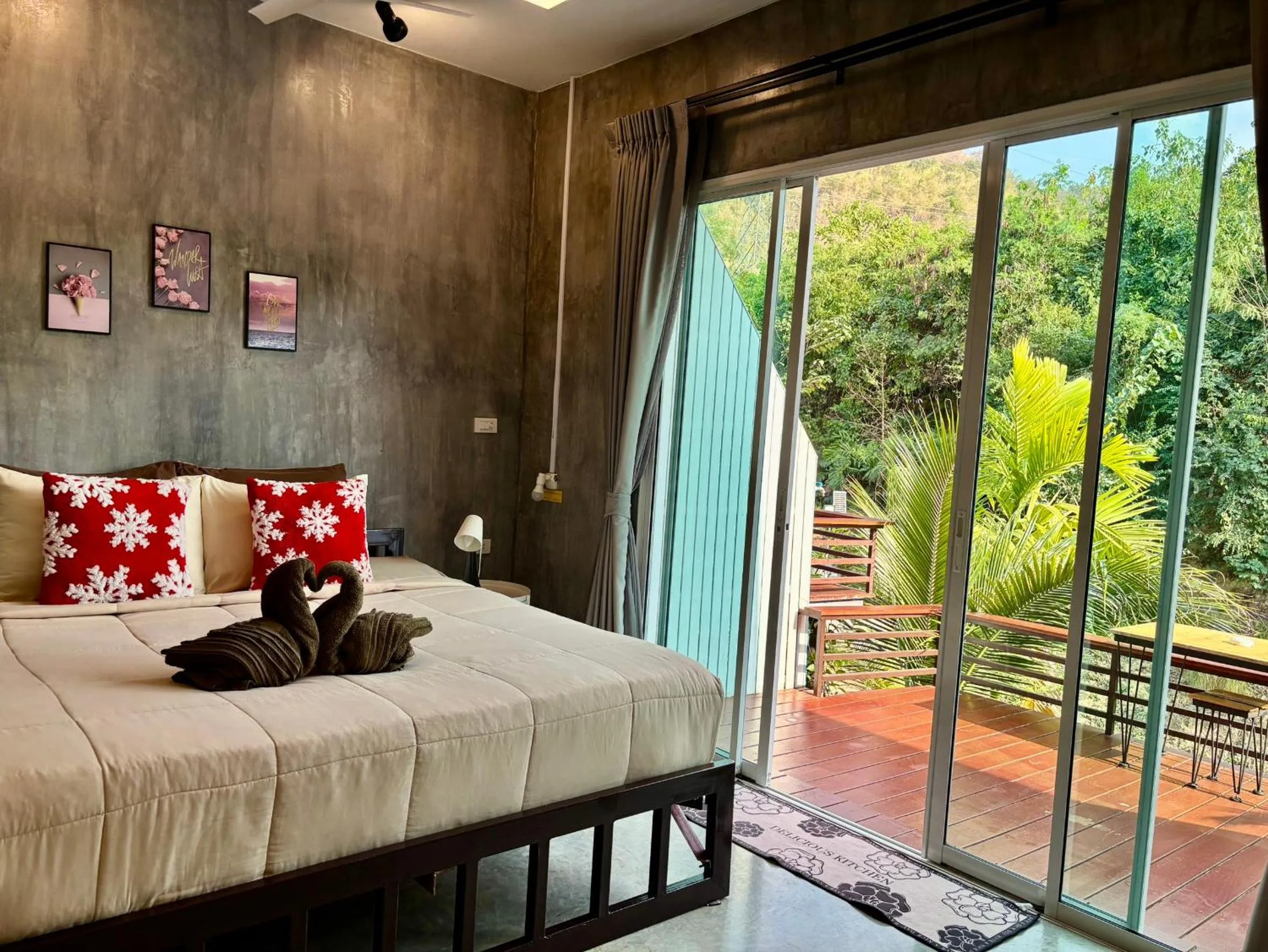 Bed in BAAN APA ERAWAN Resort