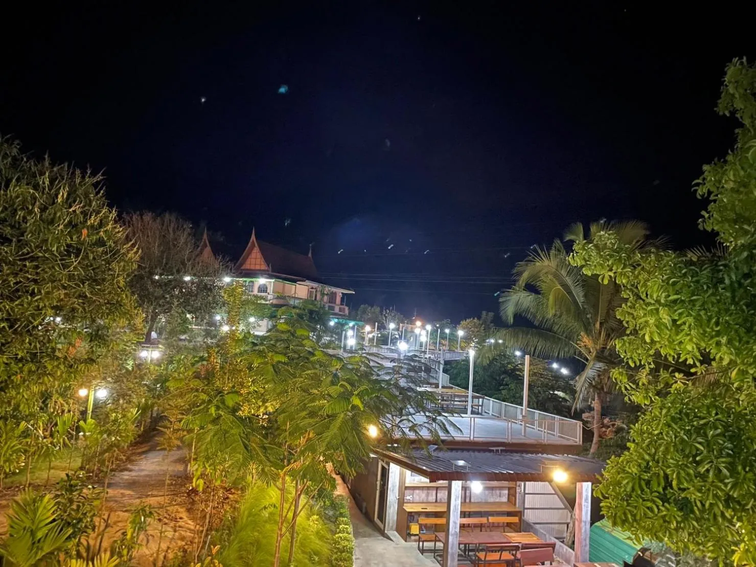 Garden in BAAN APA ERAWAN Resort