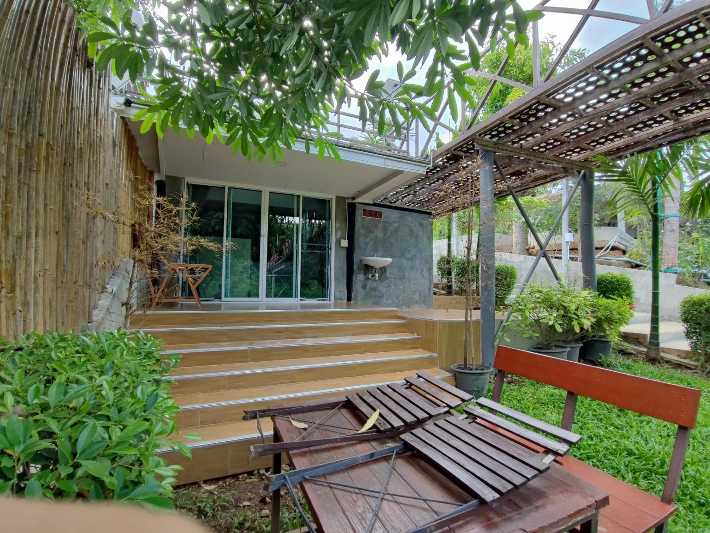 Patio in BAAN APA ERAWAN Resort