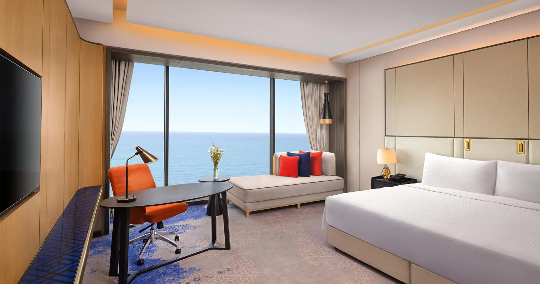 Bed in Amari Colombo, Sri Lanka