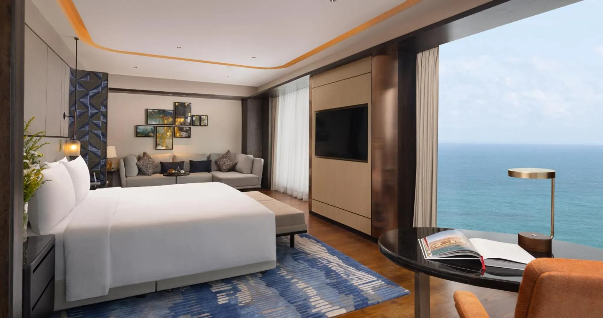 Bed in Amari Colombo, Sri Lanka