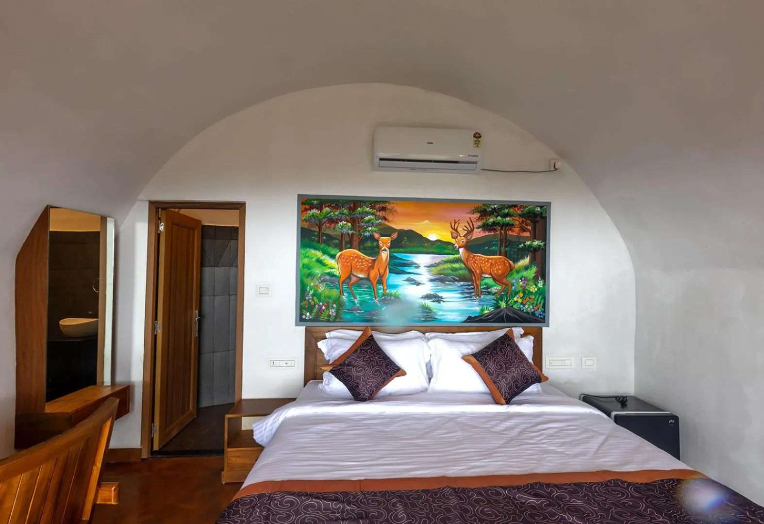 Photo of the whole room, Bed in SandalMist Resort and Spa