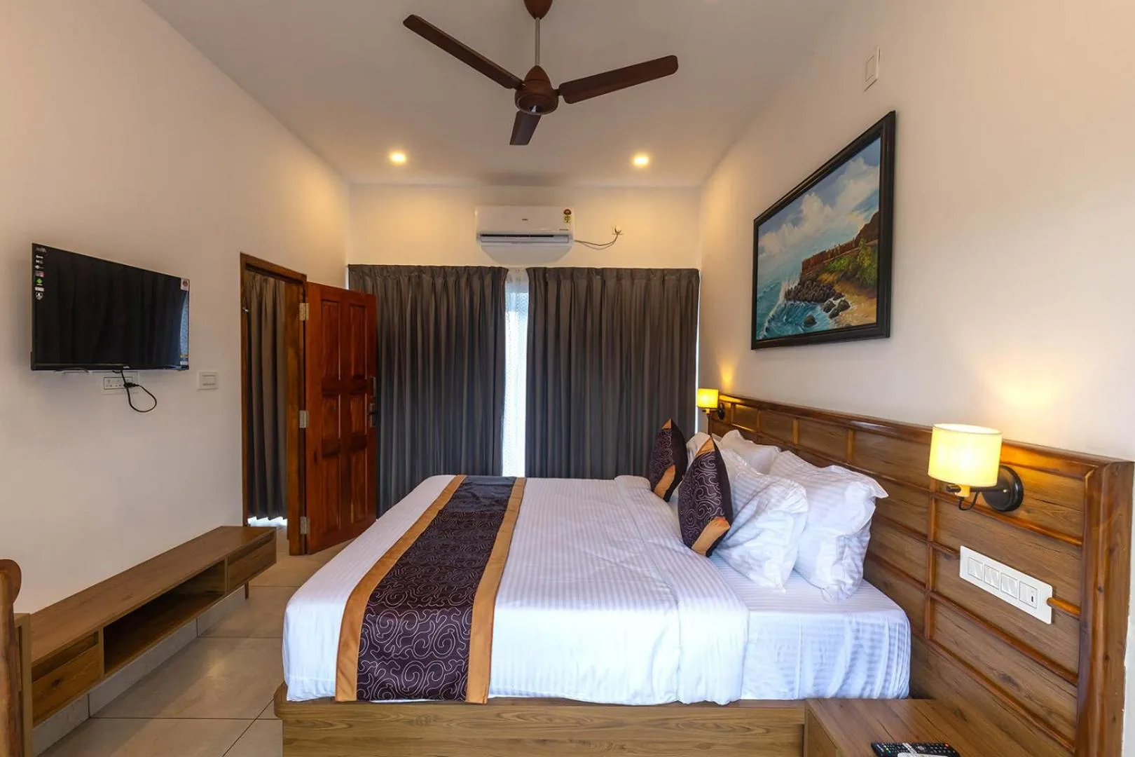Photo of the whole room, Bed in SandalMist Resort and Spa