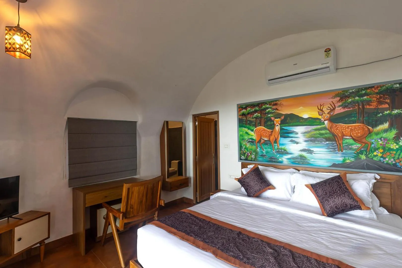 Photo of the whole room, Bed in SandalMist Resort and Spa