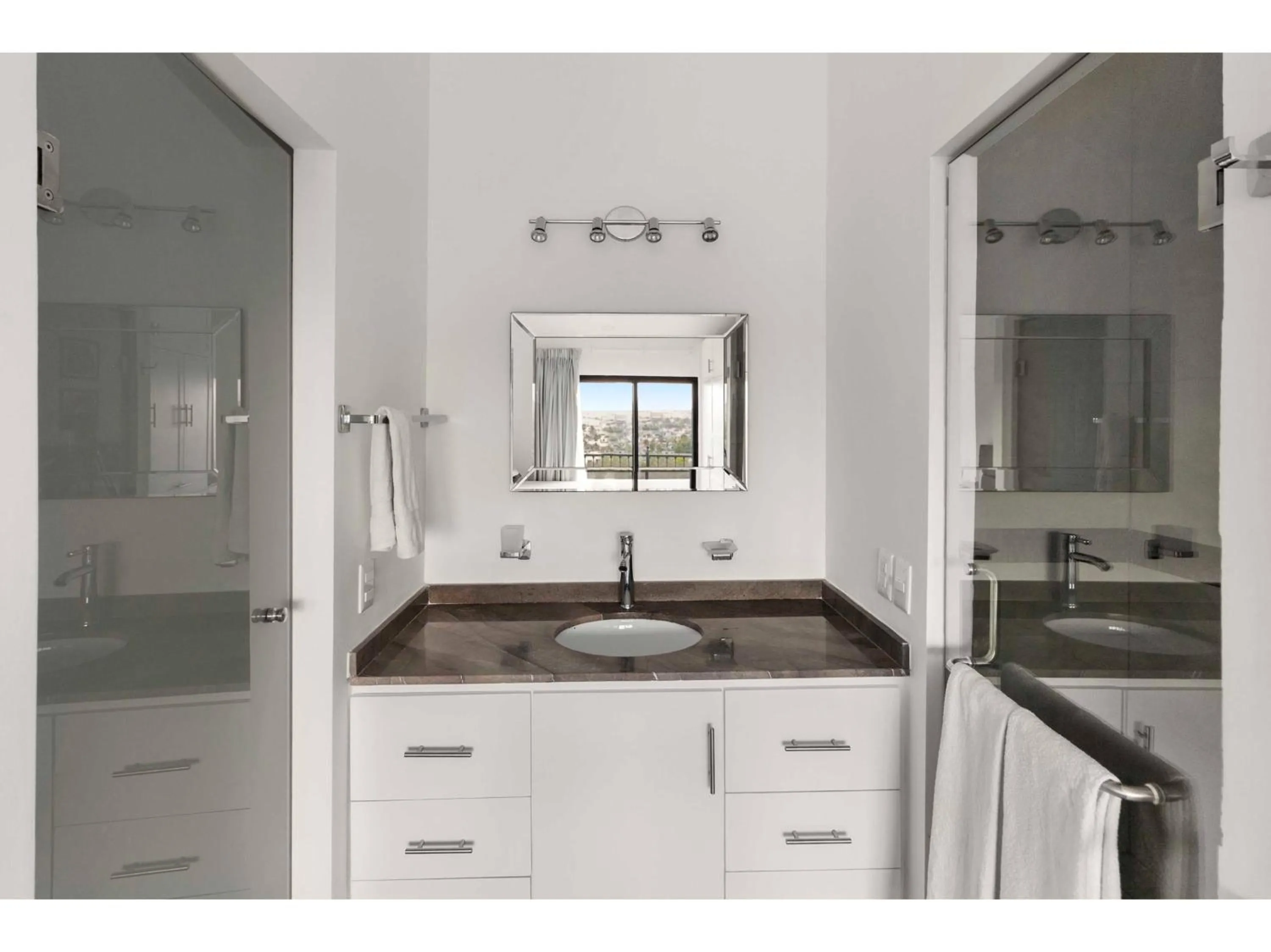 Bathroom in Collection O Morgan City Center, Los Cabos