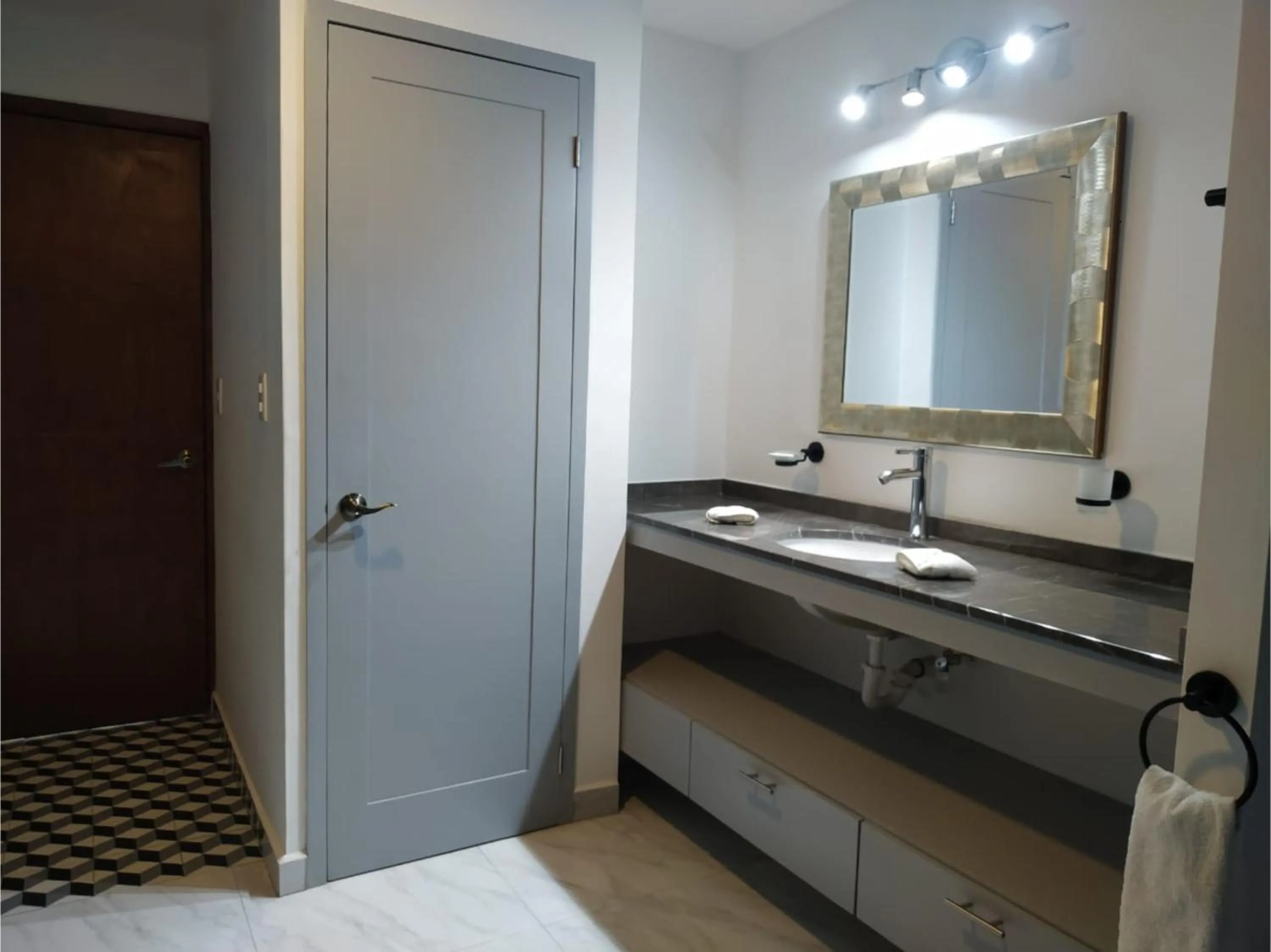 Bathroom in Collection O Morgan City Center, Los Cabos