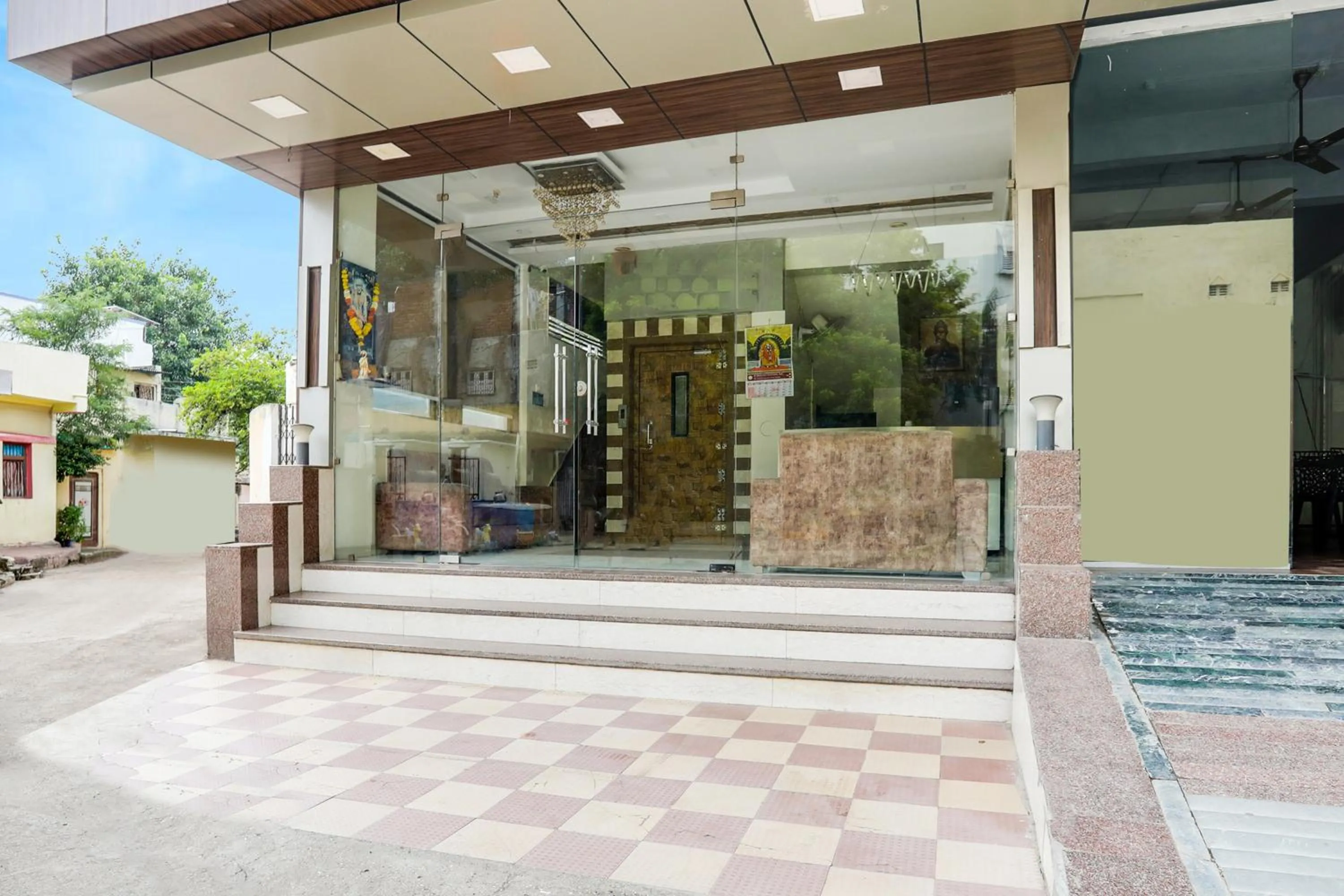 Facade/entrance in Super Hotel O Palkhi Road Near Sai Baba Temple Formerly Netra Sai