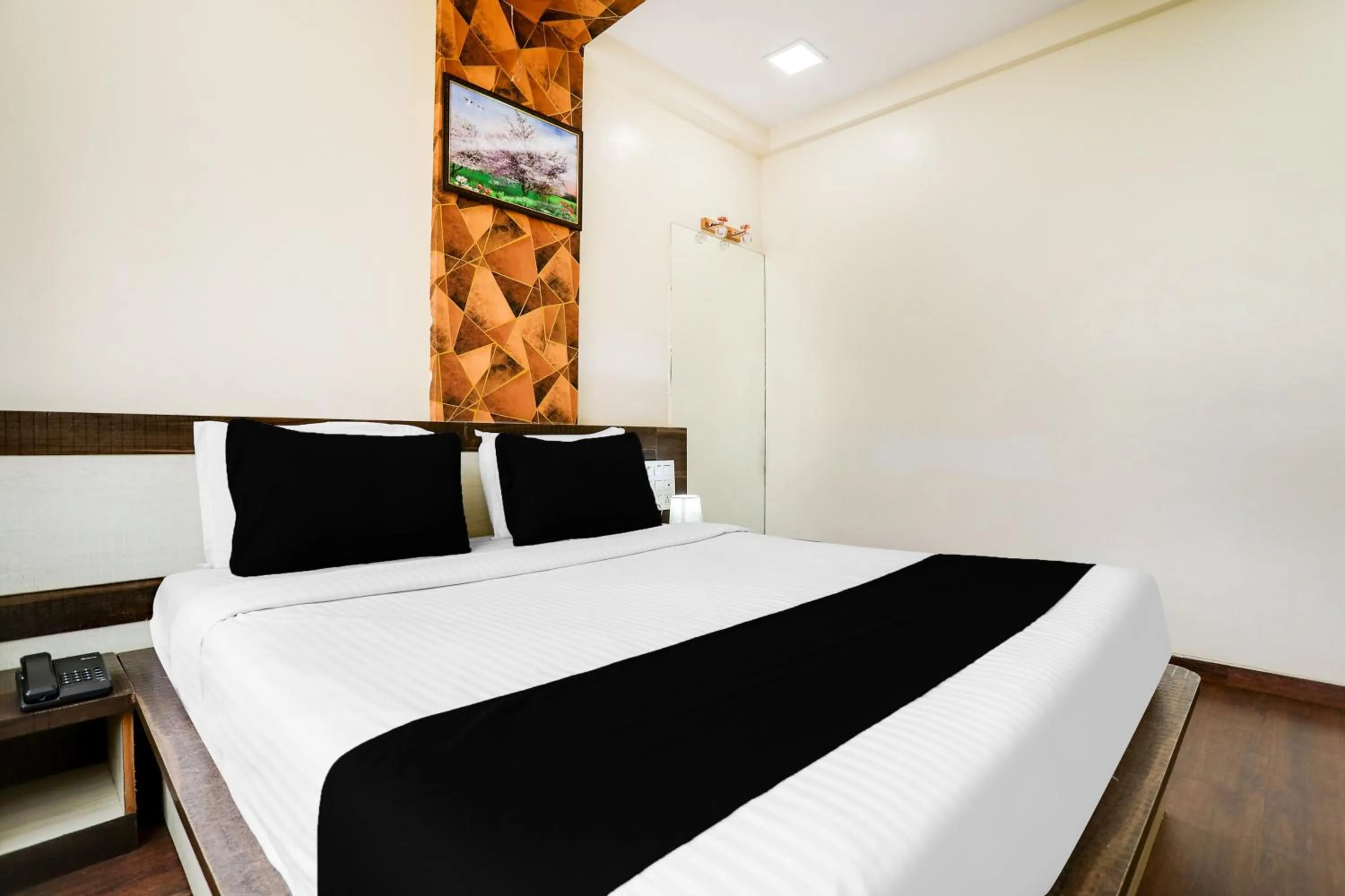 Bedroom, Bed in Super Hotel O Palkhi Road Near Sai Baba Temple Formerly Netra Sai