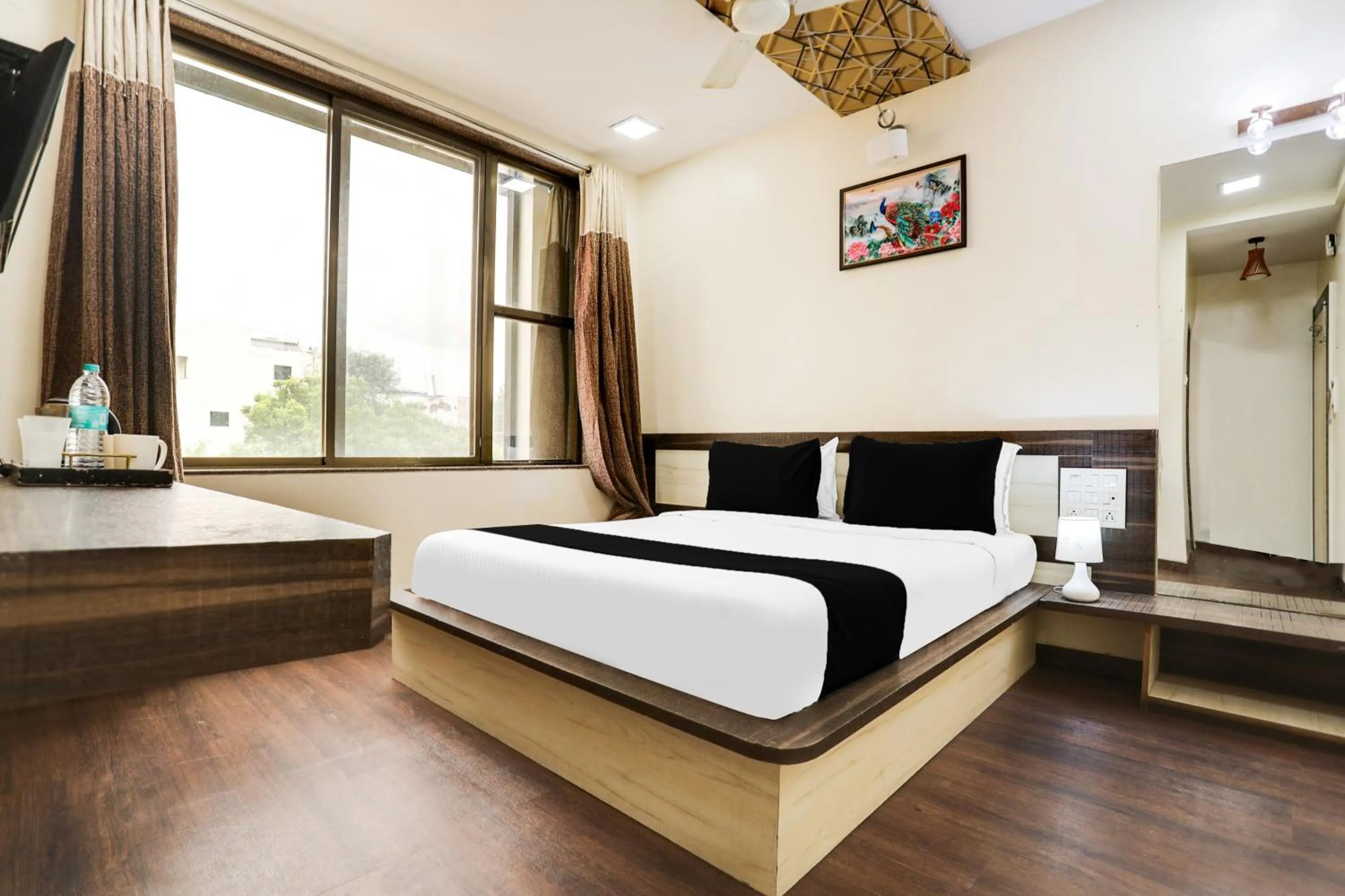 Bedroom, Bed in Super Hotel O Palkhi Road Near Sai Baba Temple Formerly Netra Sai