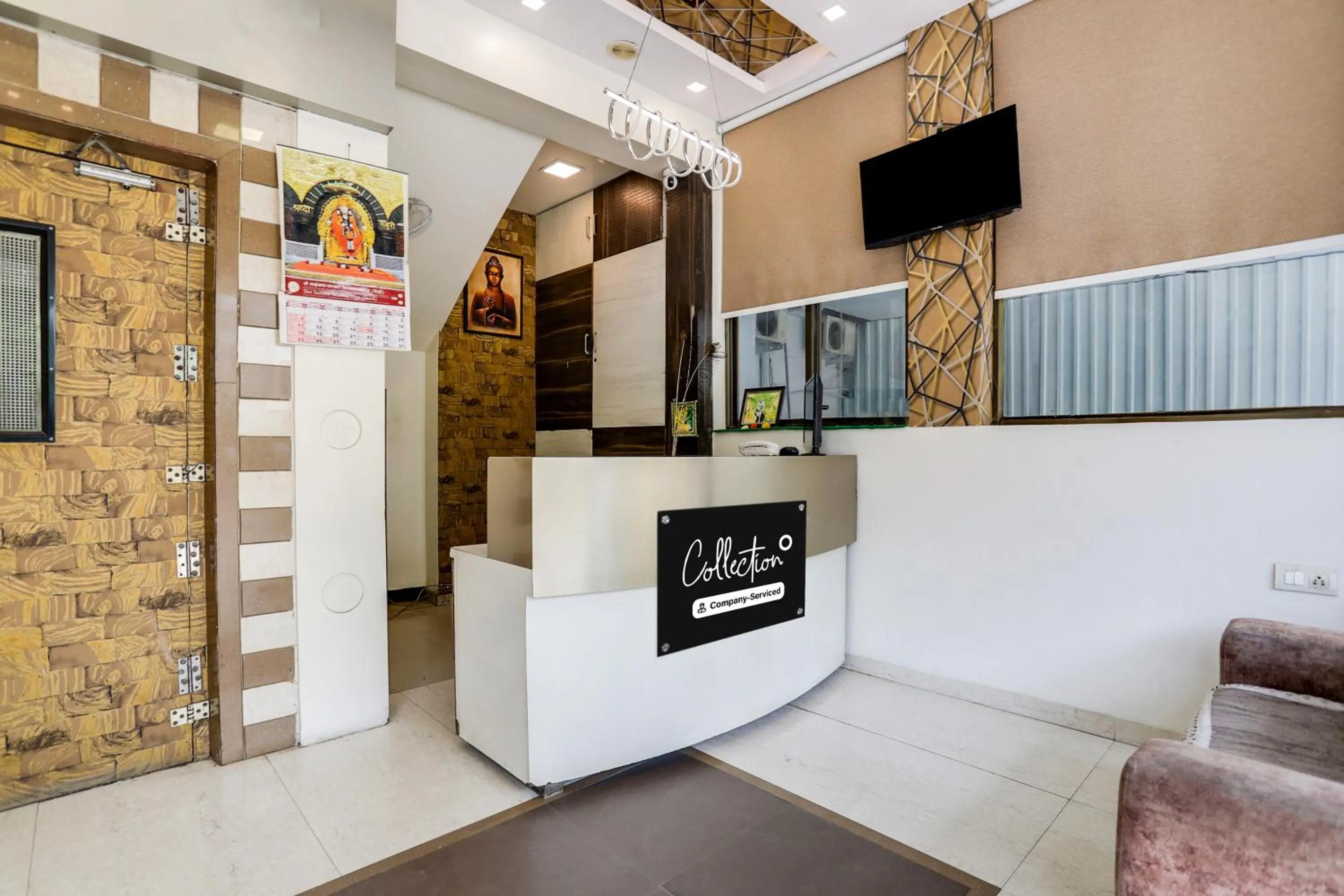 Lobby or reception in Super Hotel O Palkhi Road Near Sai Baba Temple Formerly Netra Sai