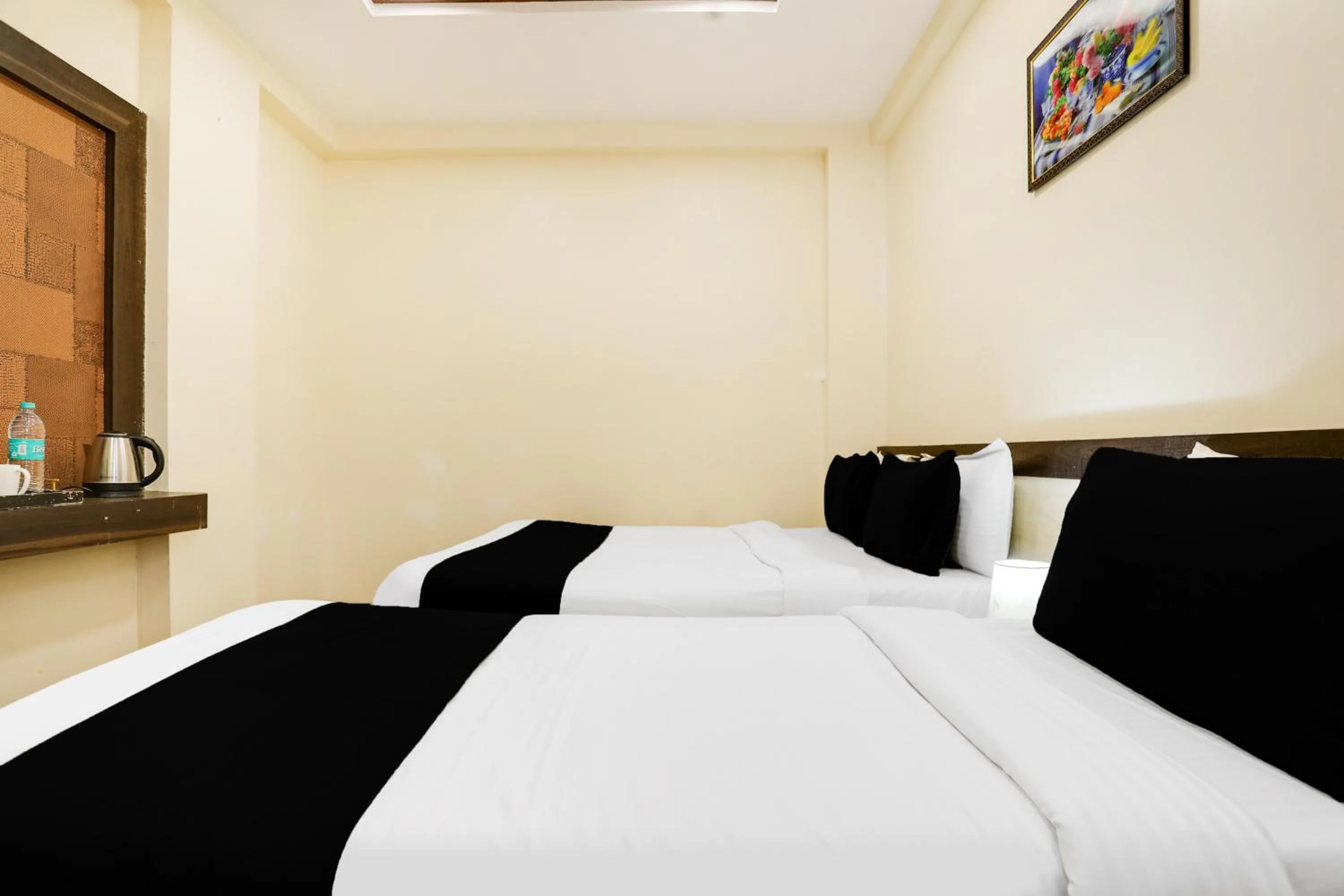 Bedroom, Bed in Super Hotel O Palkhi Road Near Sai Baba Temple Formerly Netra Sai