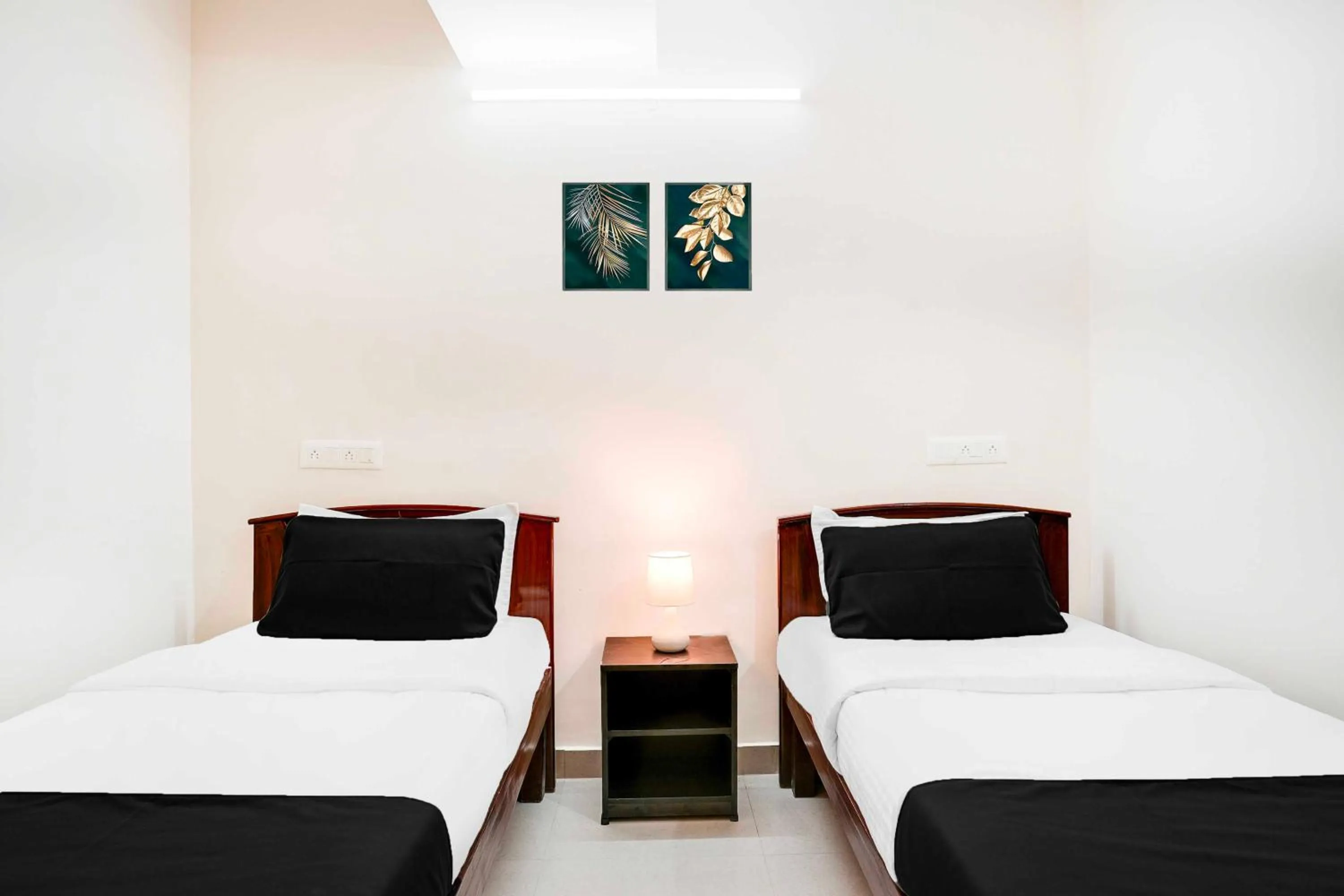 Bedroom, Bed in Super Collection O KR Puram Ayyappa Nagar Formerly Sunrise Arcade