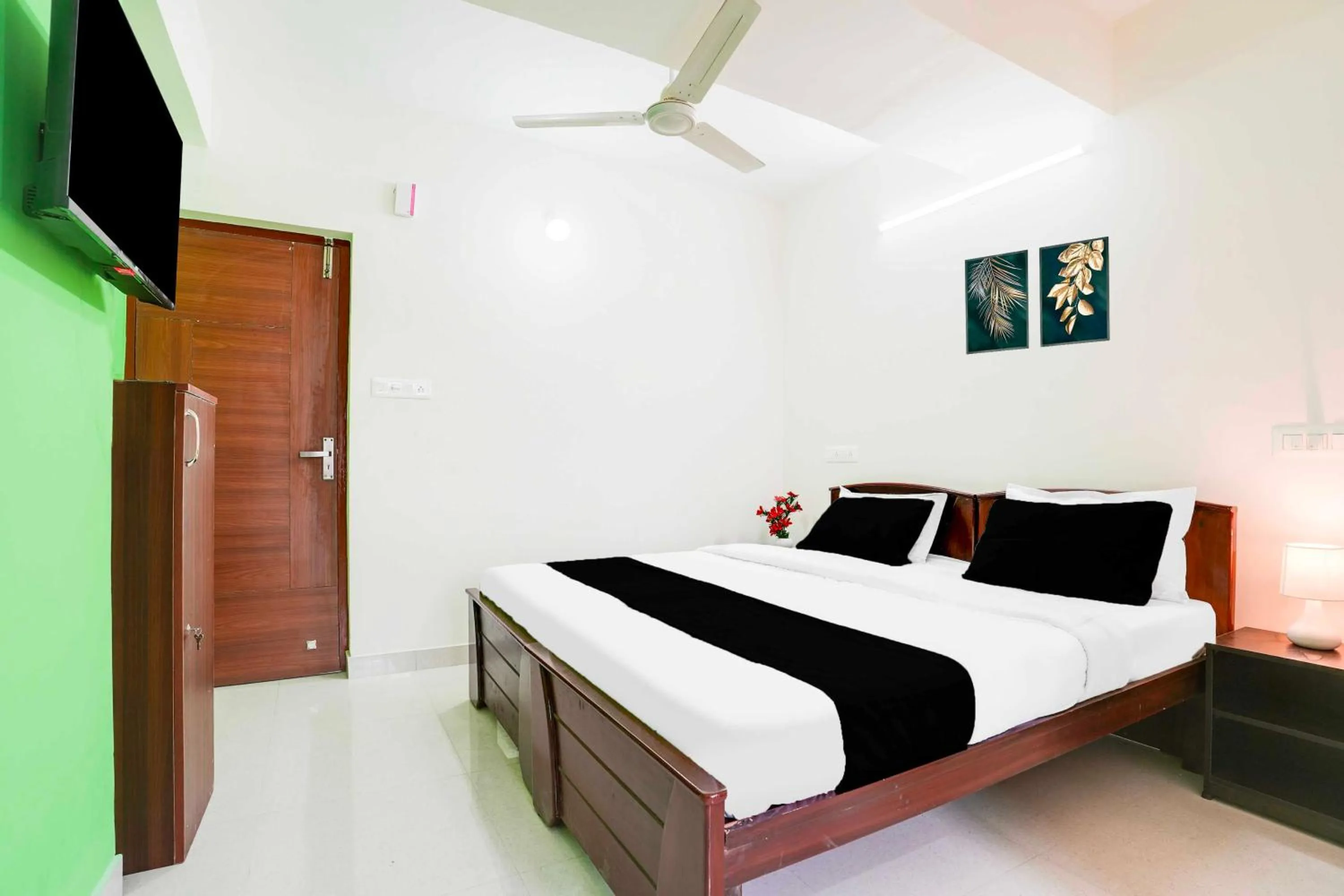 Bedroom, Bed in Super Collection O KR Puram Ayyappa Nagar Formerly Sunrise Arcade