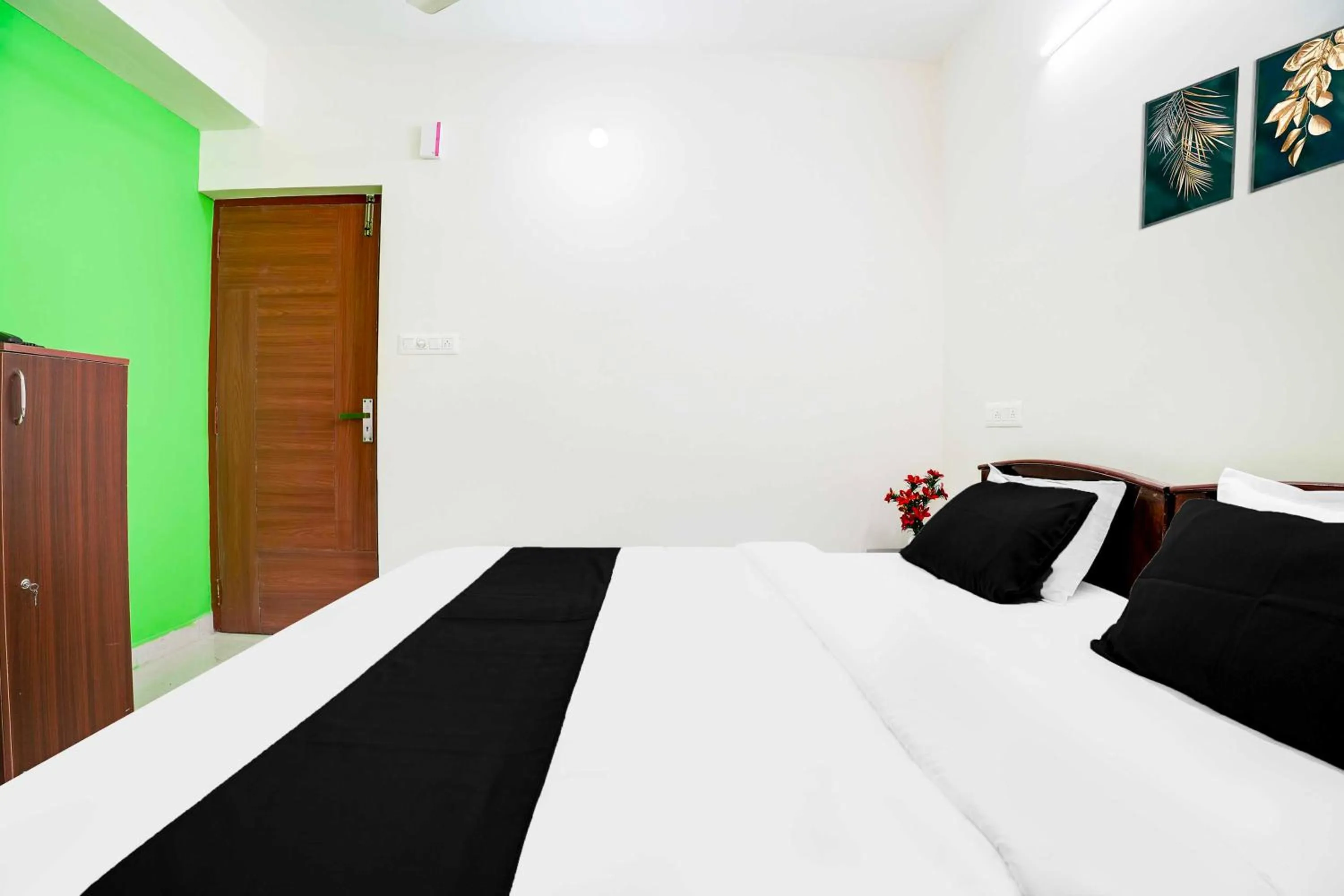 Bedroom, Bed in Super Collection O KR Puram Ayyappa Nagar Formerly Sunrise Arcade