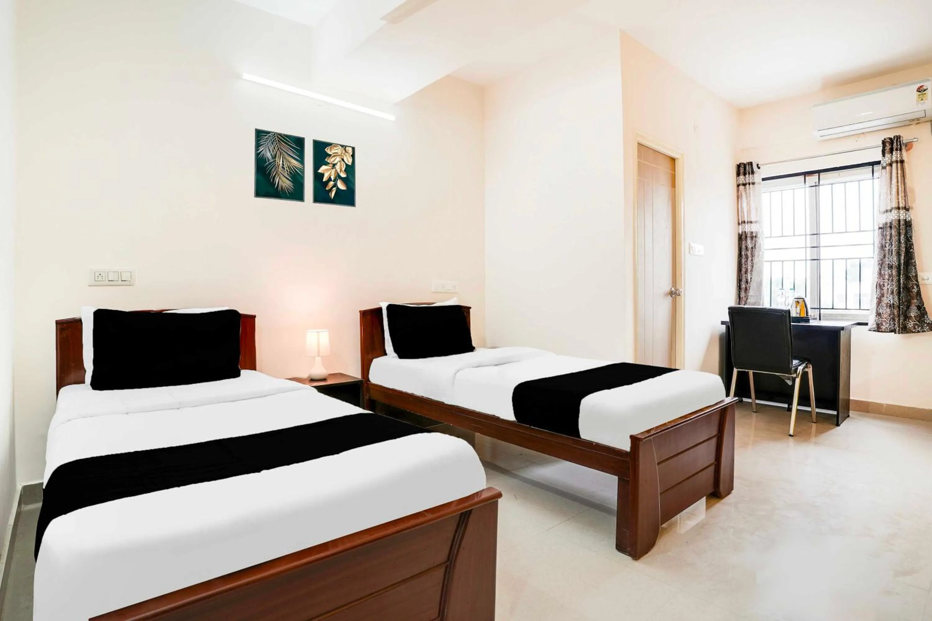 Bedroom, Bed in Super Collection O KR Puram Ayyappa Nagar Formerly Sunrise Arcade