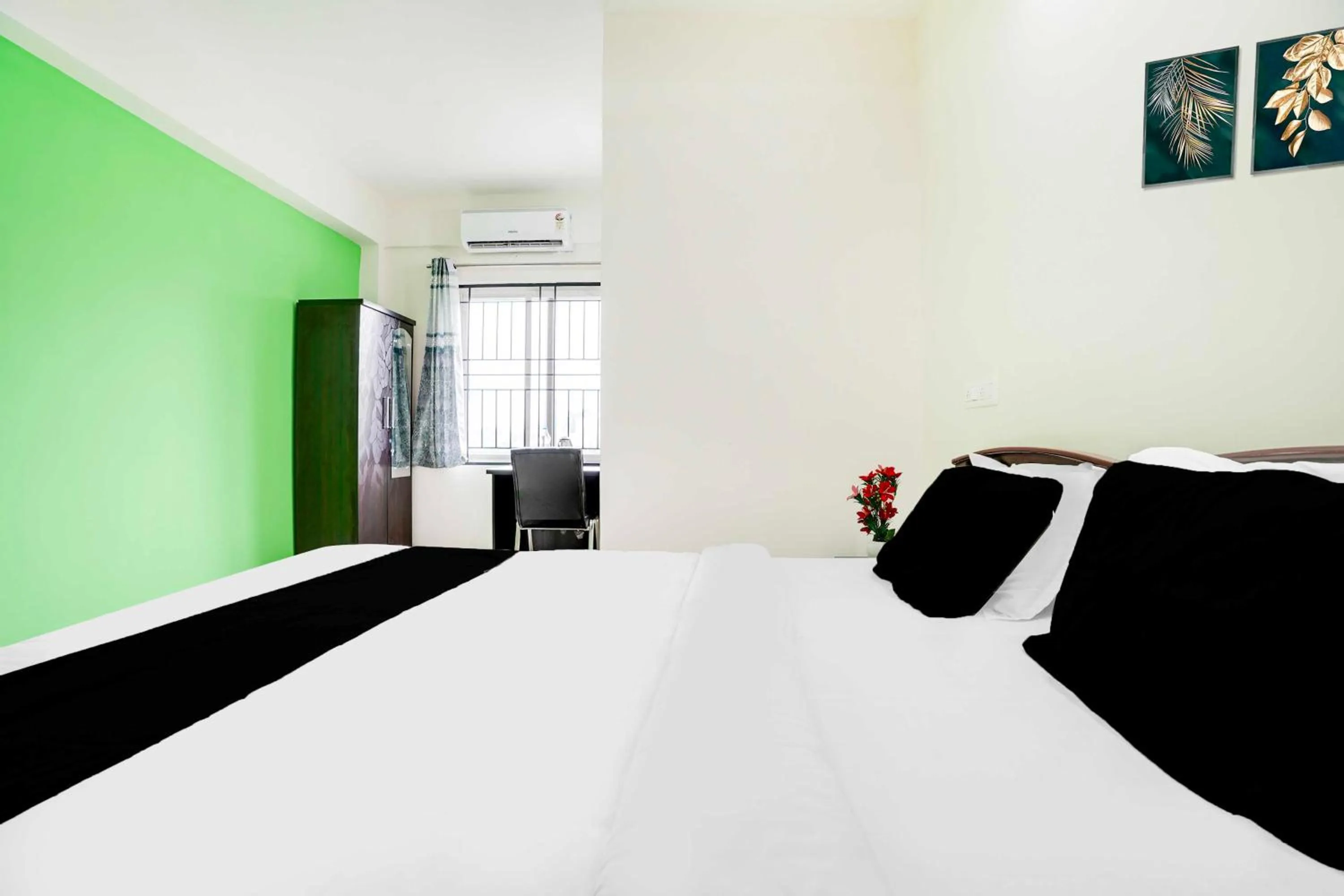 Bedroom, Bed in Super Collection O KR Puram Ayyappa Nagar Formerly Sunrise Arcade