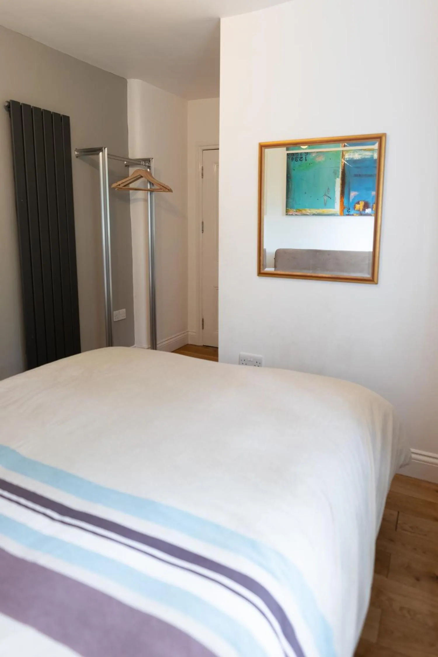 Photo of the whole room, Bed in EBS London Stay