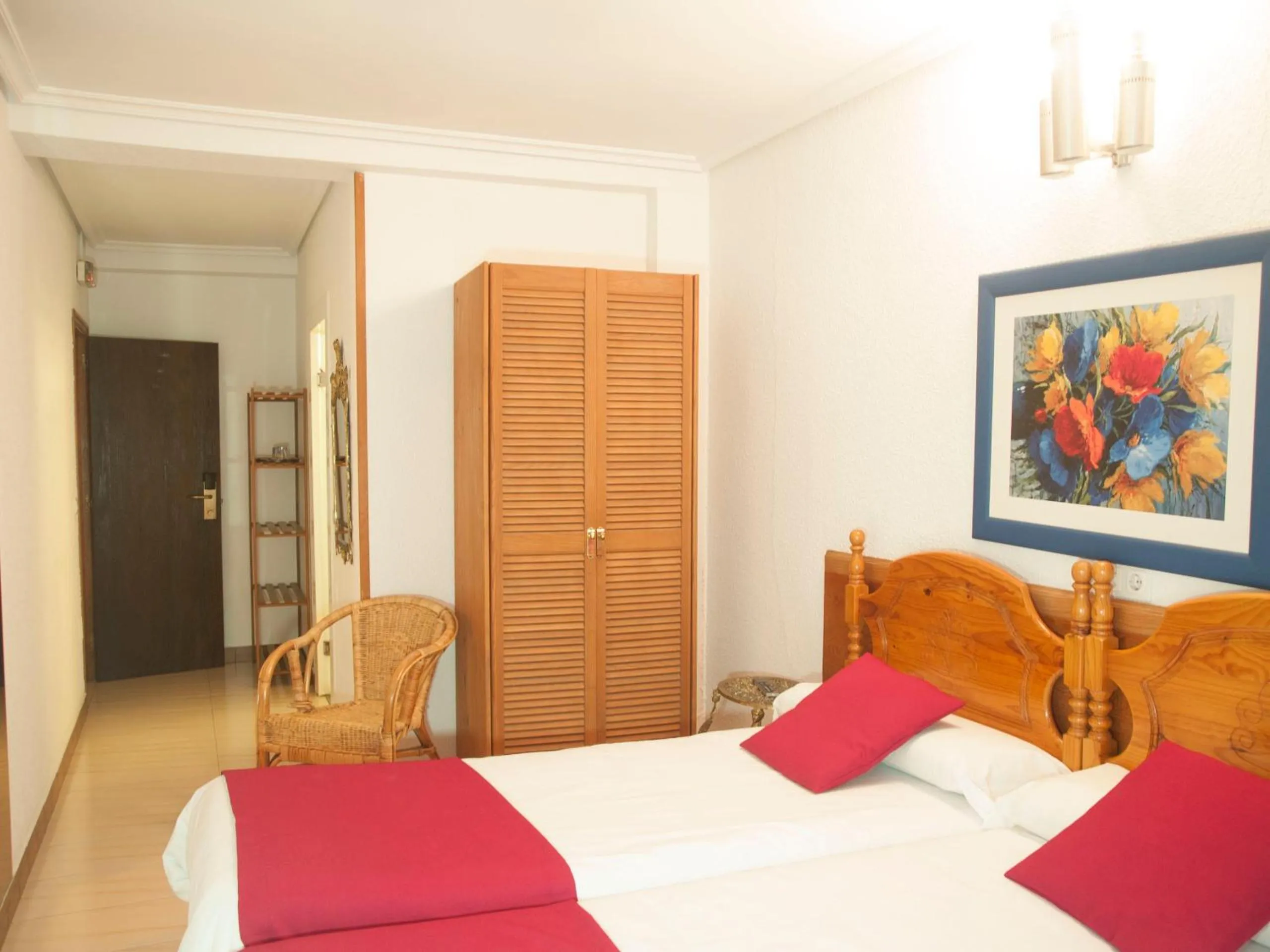 Photo of the whole room, Bed in Dato 2