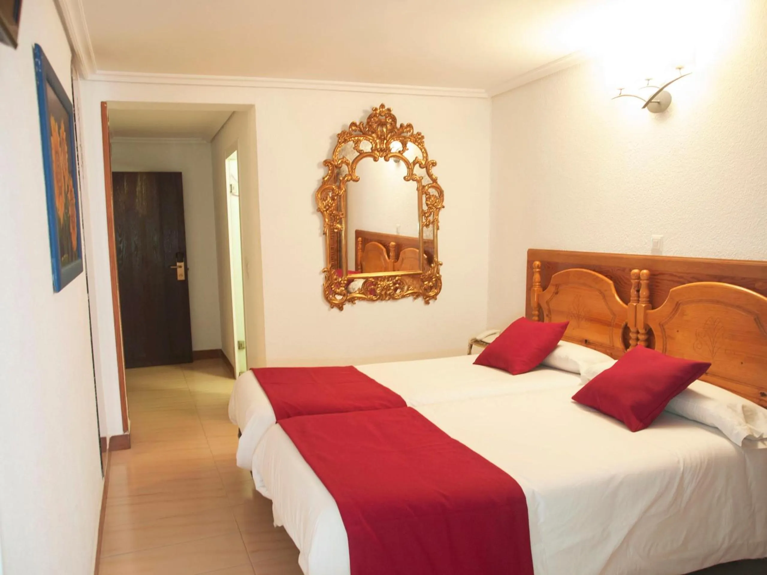 Photo of the whole room, Bed in Dato 2