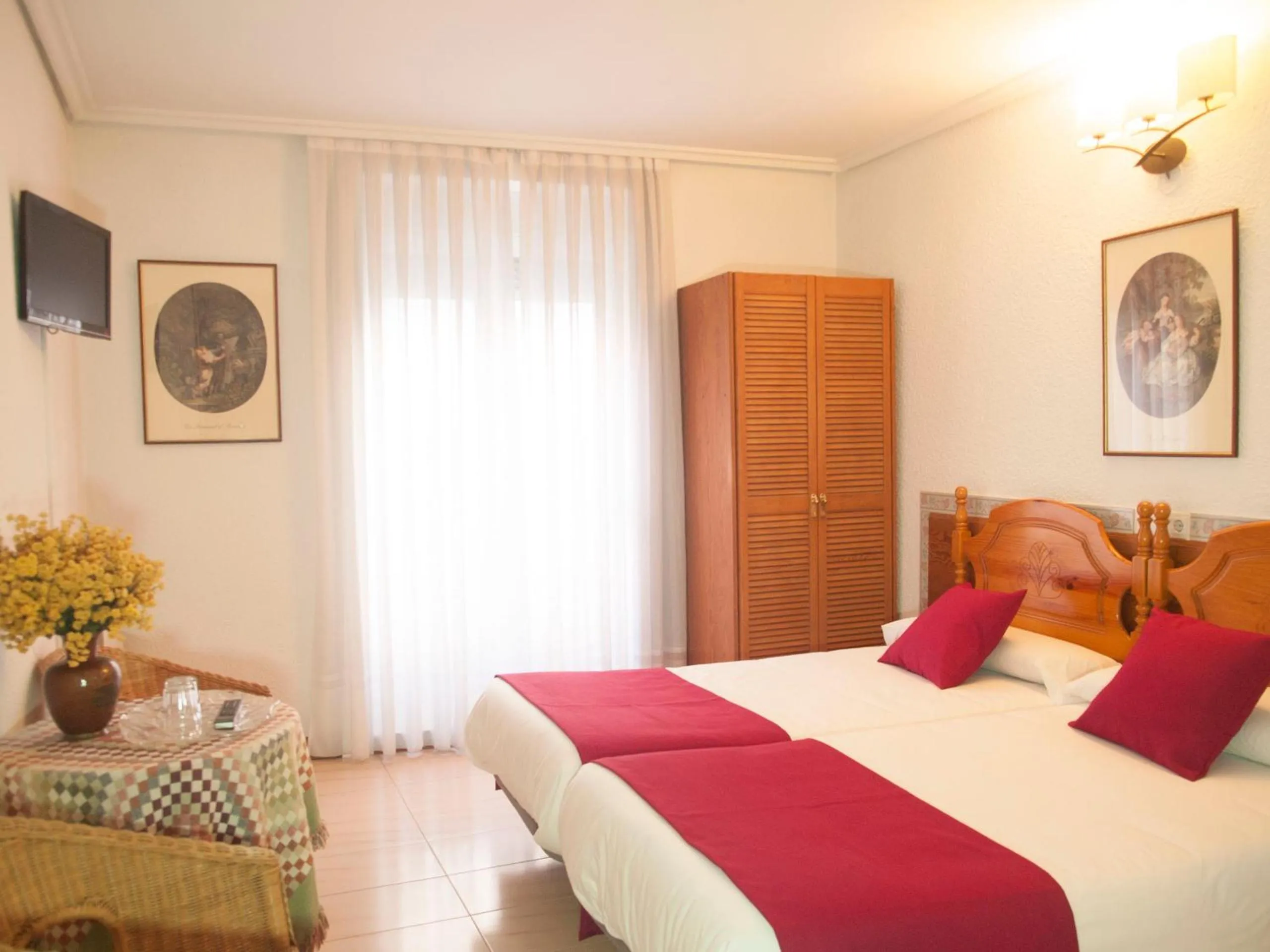 Photo of the whole room, Bed in Dato 2