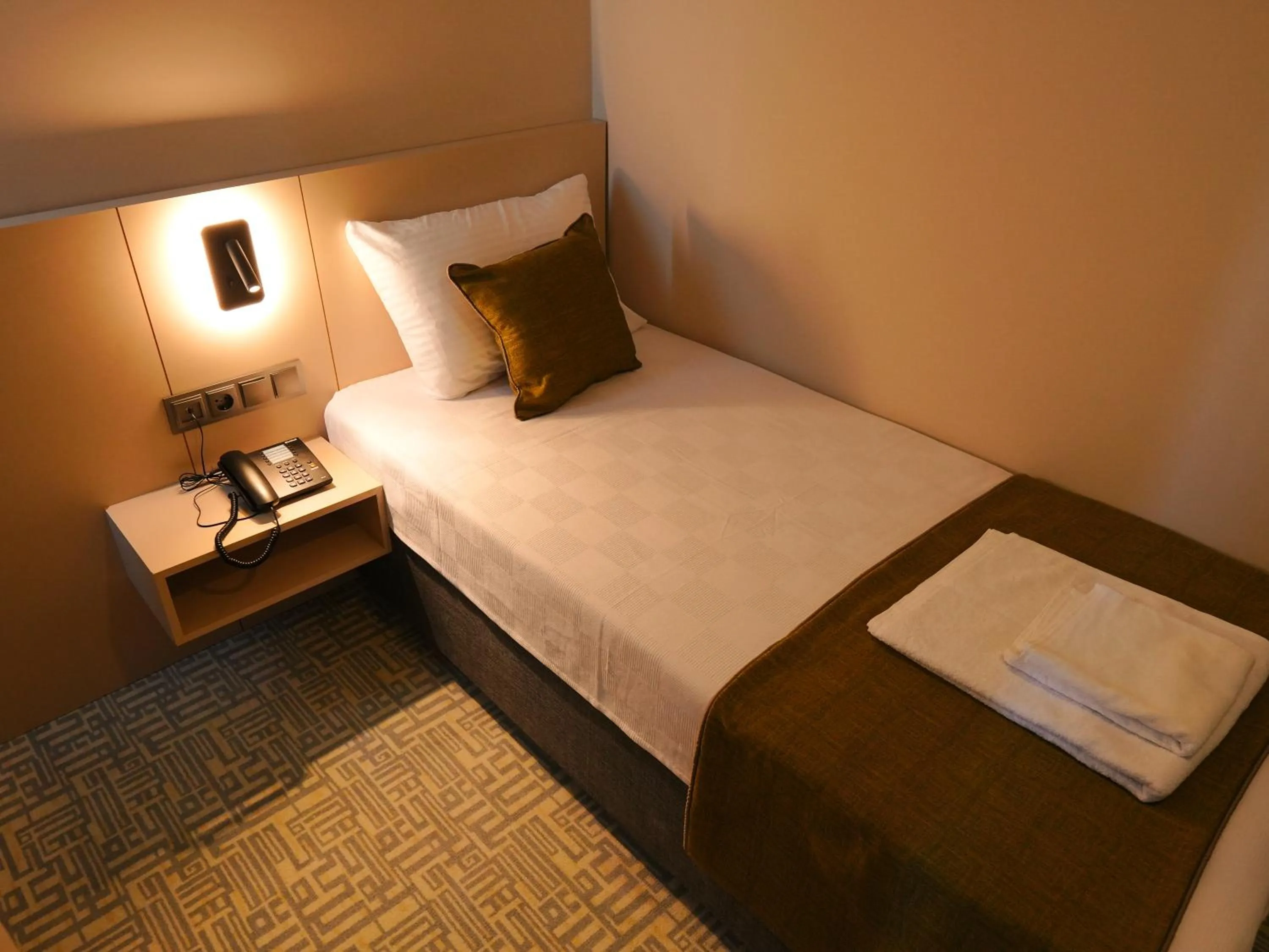 Bedroom, Bed in Bonnie City Hotel