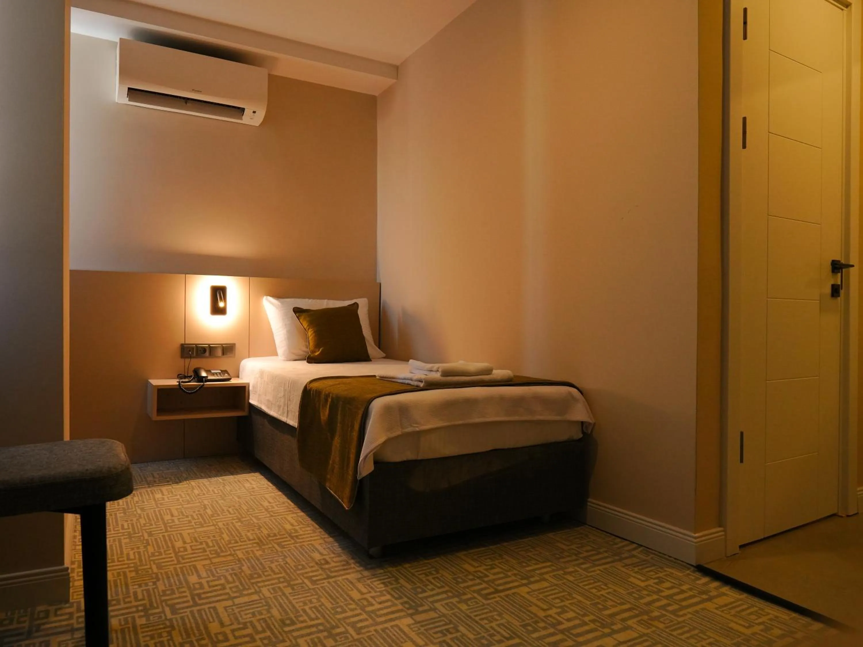 Photo of the whole room, Bed in Bonnie City Hotel