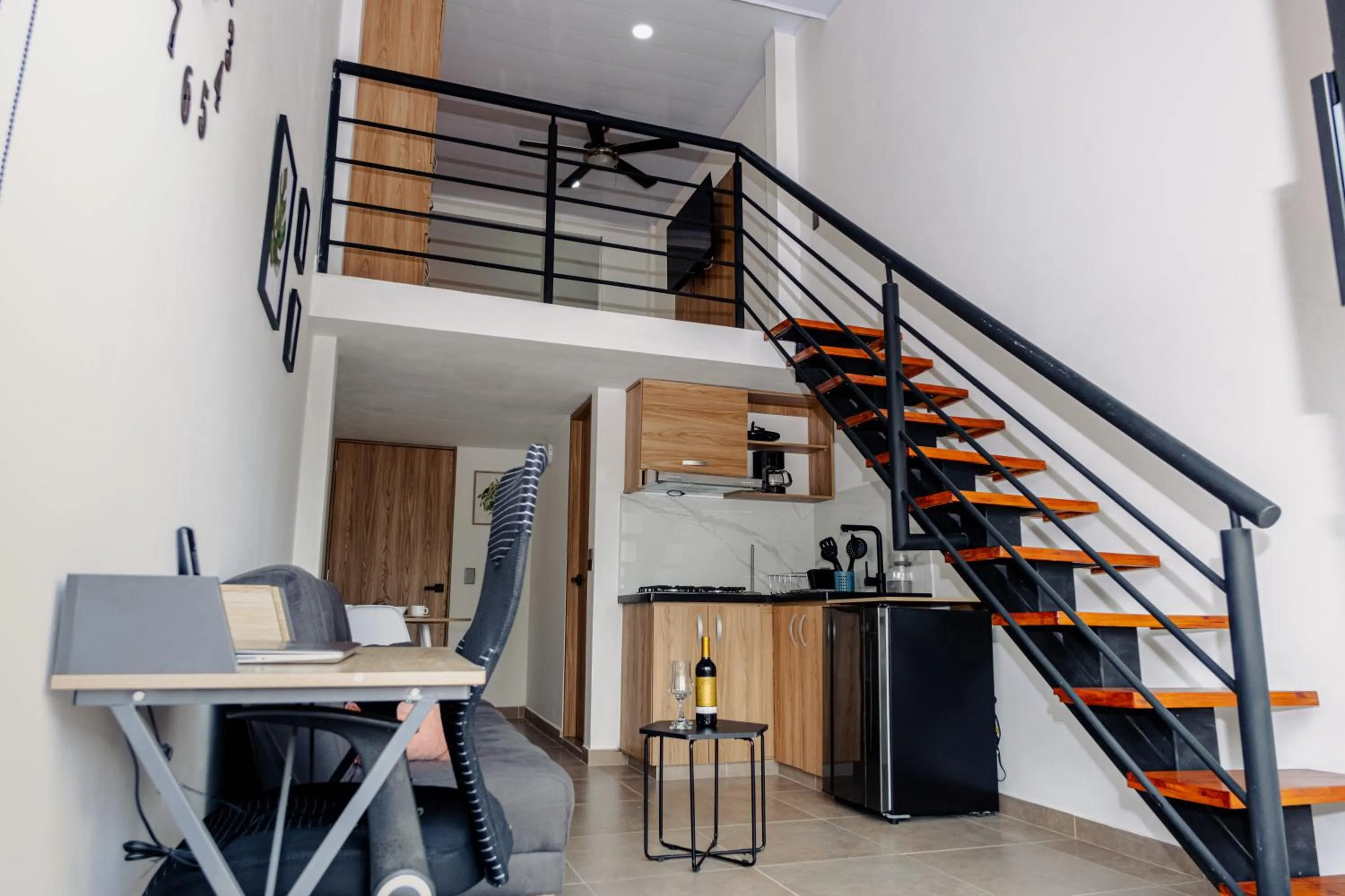 People in Central Suites by H&R