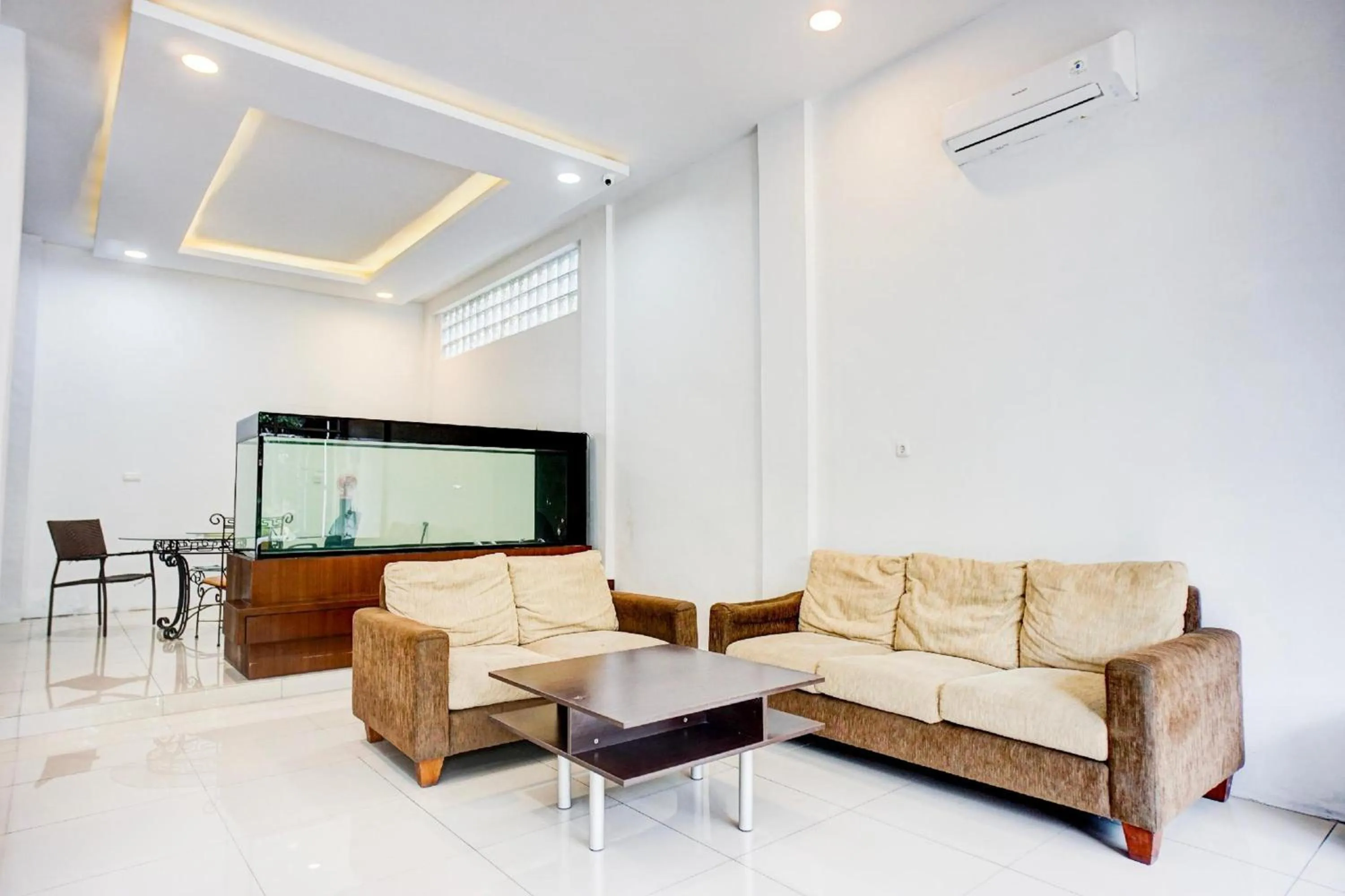 Seating area in Collection O Almasarra Residence Near Ring Road Medan