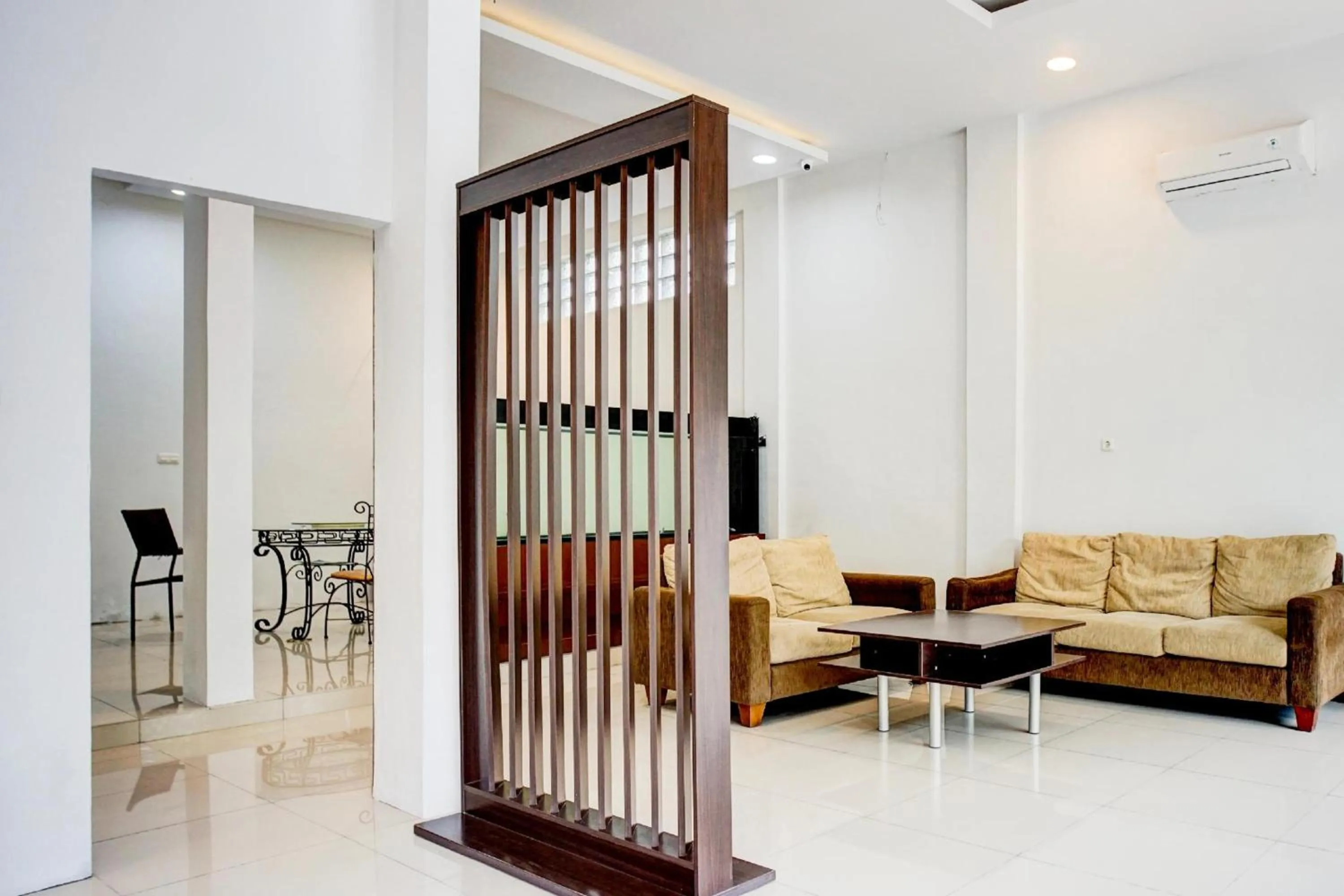 Seating area in Collection O Almasarra Residence Near Ring Road Medan