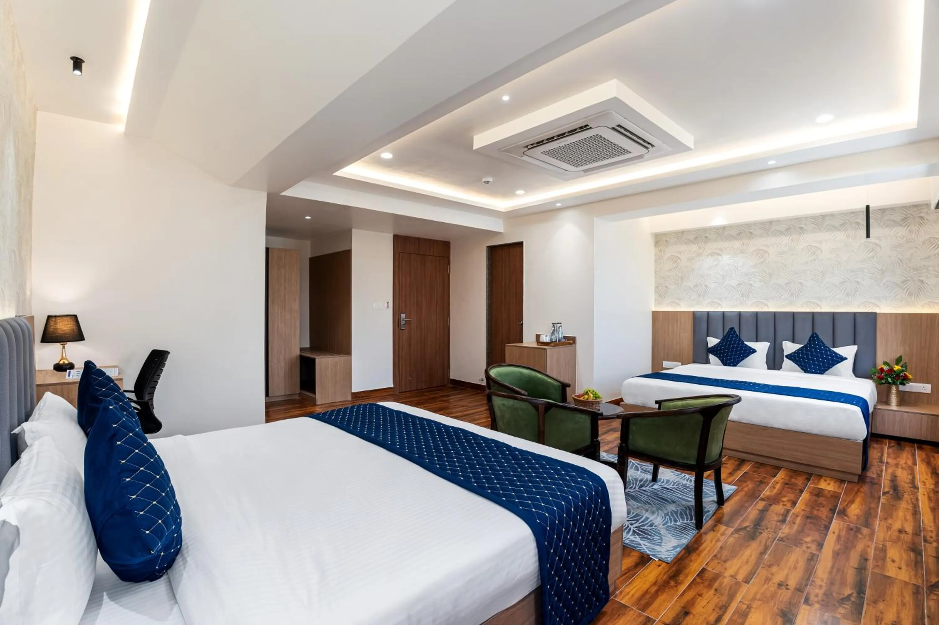 Photo of the whole room, Bed in Sinclairs Udaipur