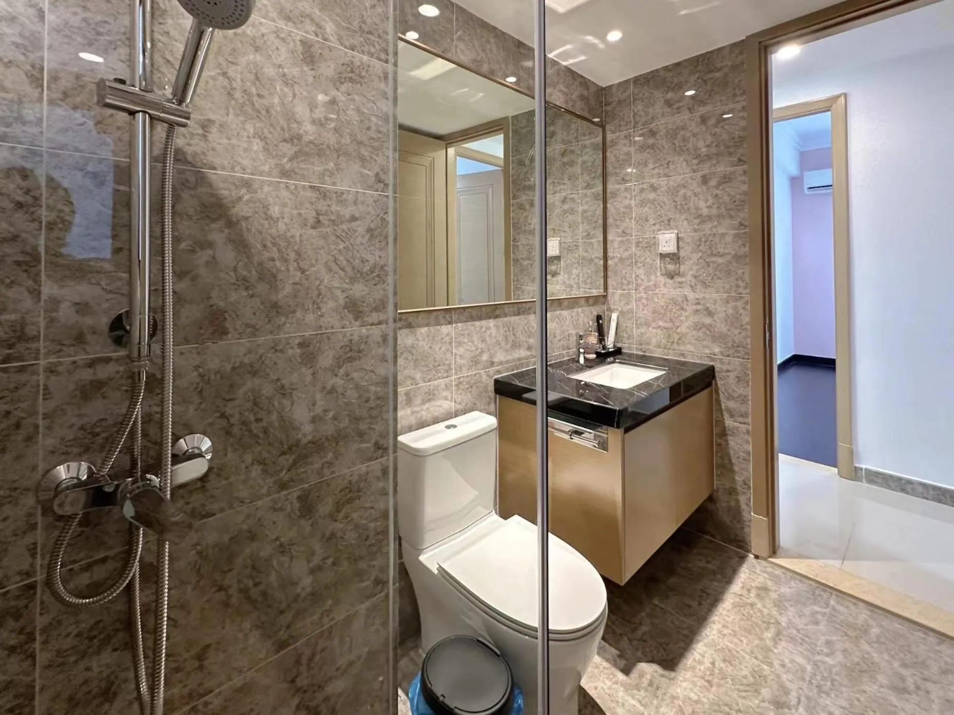 Shower in R&F Princess Cove Superior Homestay Nearby CIQ By Han Lin Sojourn