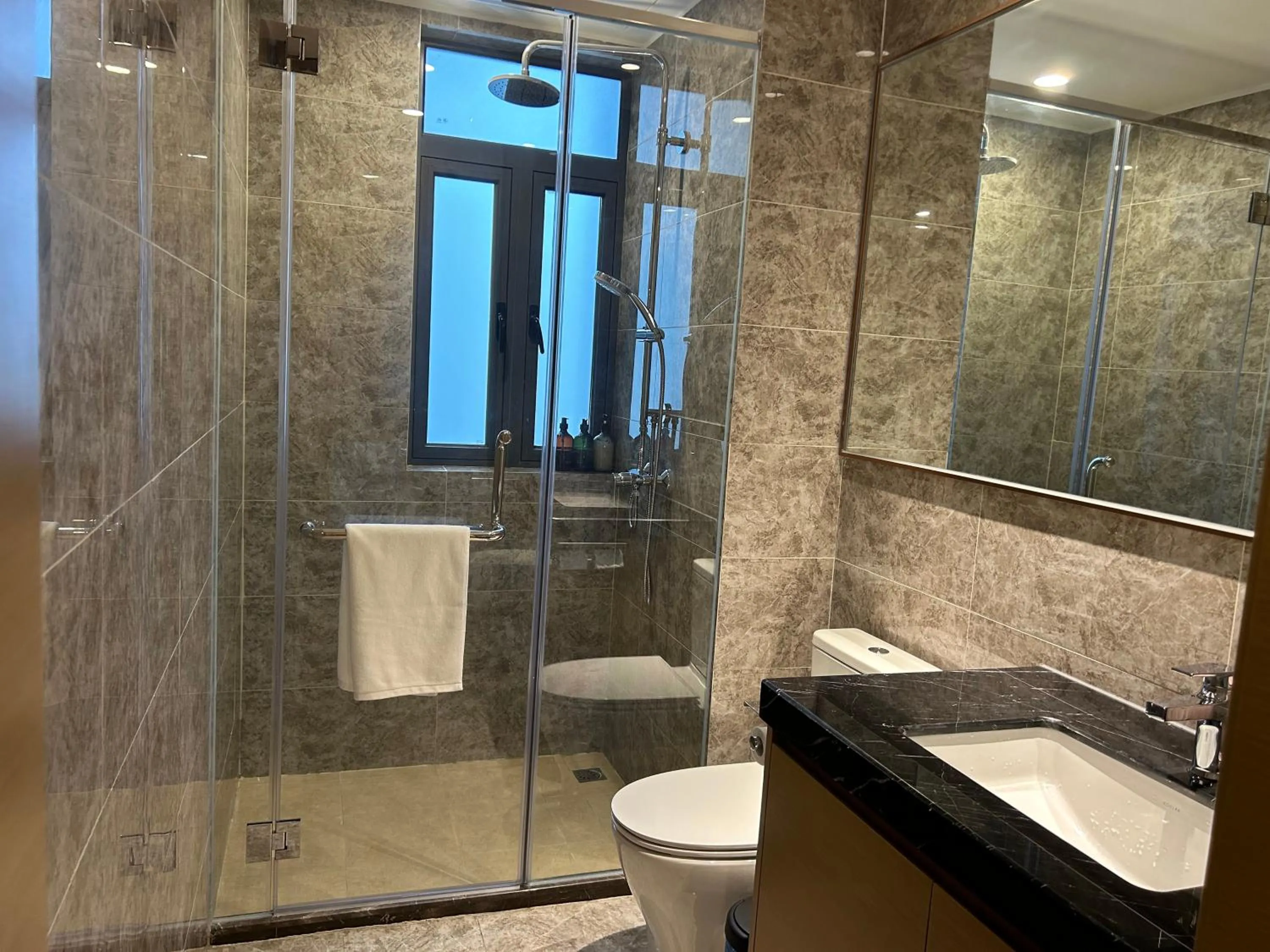 Shower in R&F Princess Cove Superior Homestay Nearby CIQ By Han Lin Sojourn