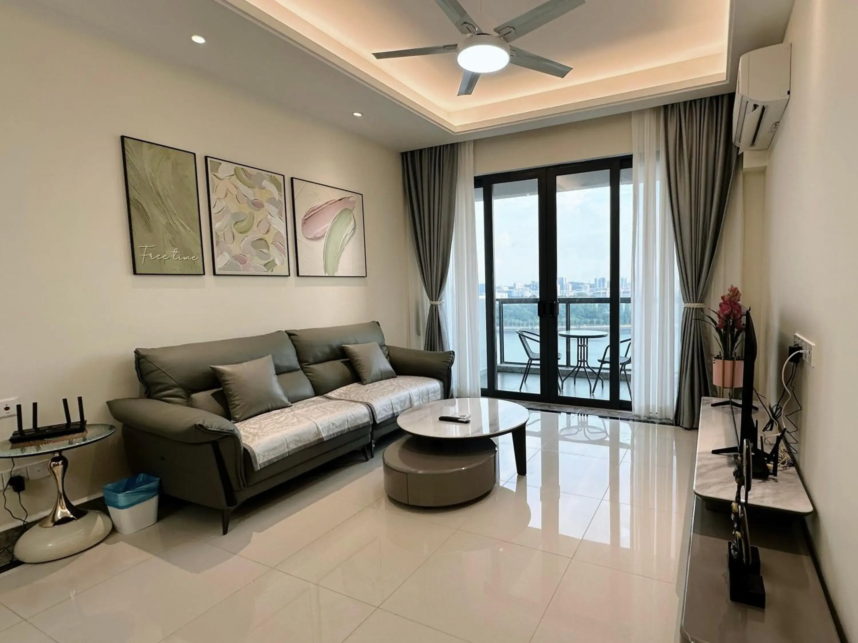 Two-Bedroom Apartment in R&F Princess Cove Superior Homestay Nearby CIQ By Han Lin Sojourn Two-Bedroom Apartment in R&F Princess Cove Superior Homestay Nearby CIQ By Han Lin Sojourn