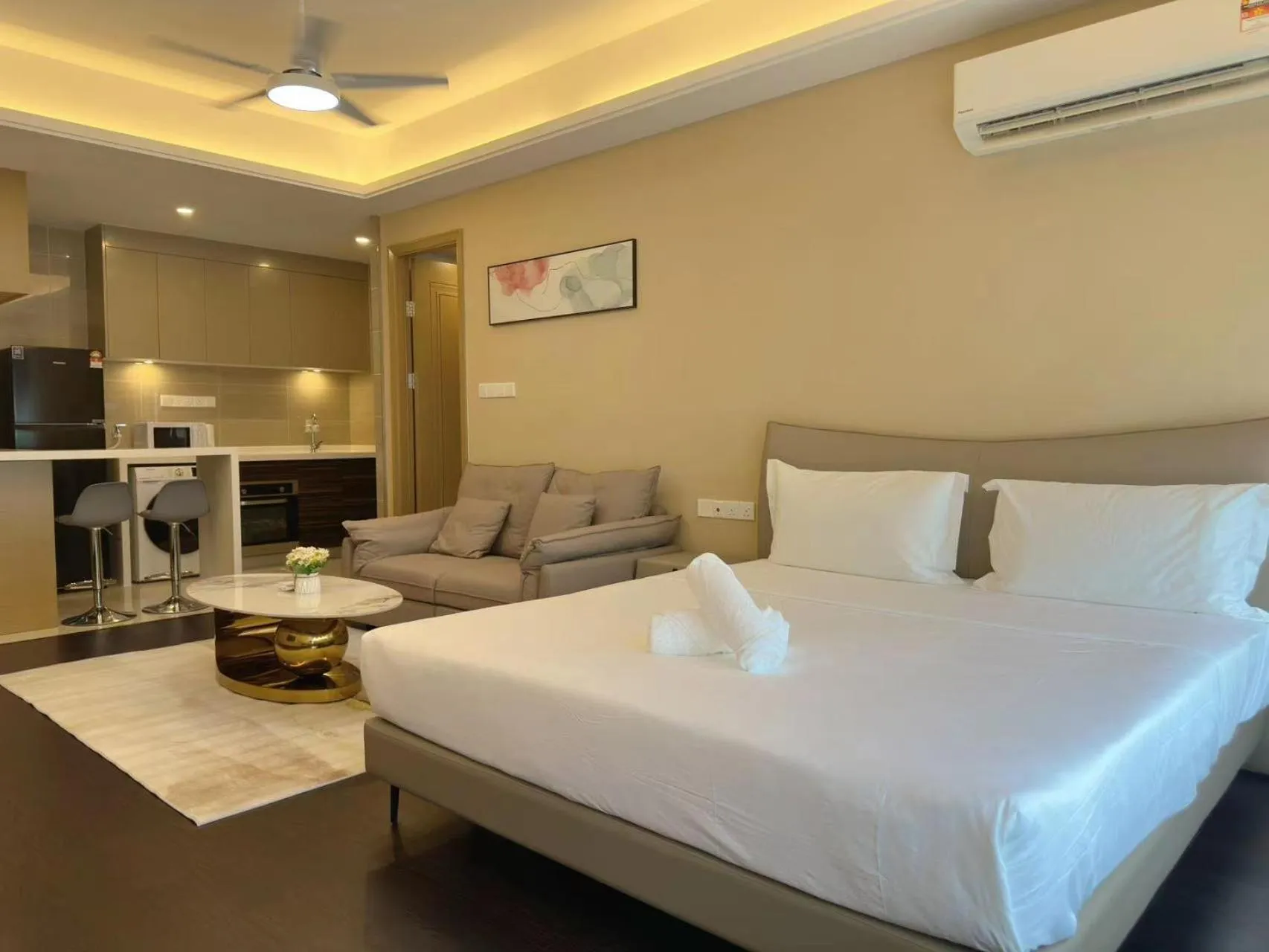 Bed in R&F Princess Cove Superior Homestay Nearby CIQ By Han Lin Sojourn