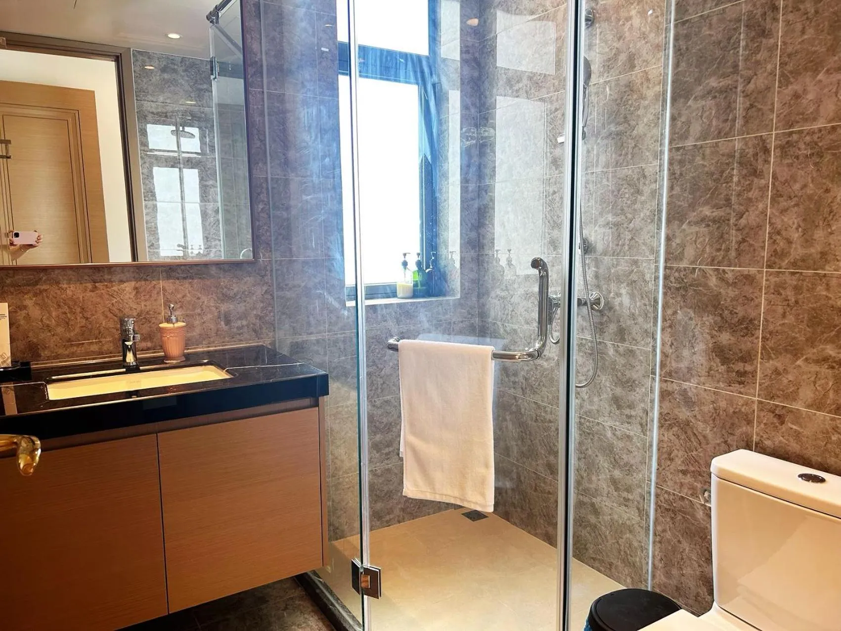 Shower in R&F Princess Cove Superior Homestay Nearby CIQ By Han Lin Sojourn