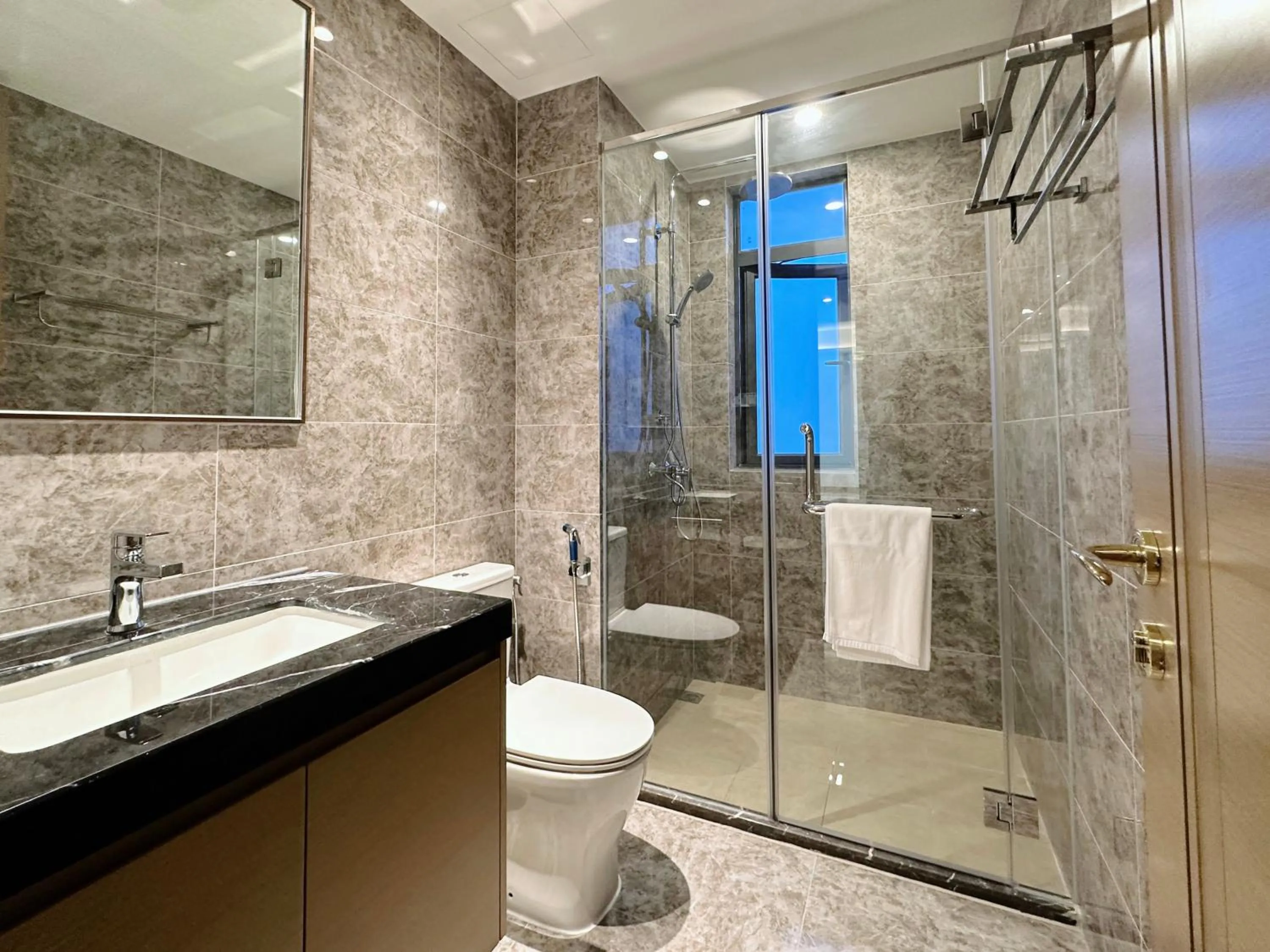 Shower in R&F Princess Cove Superior Homestay Nearby CIQ By Han Lin Sojourn